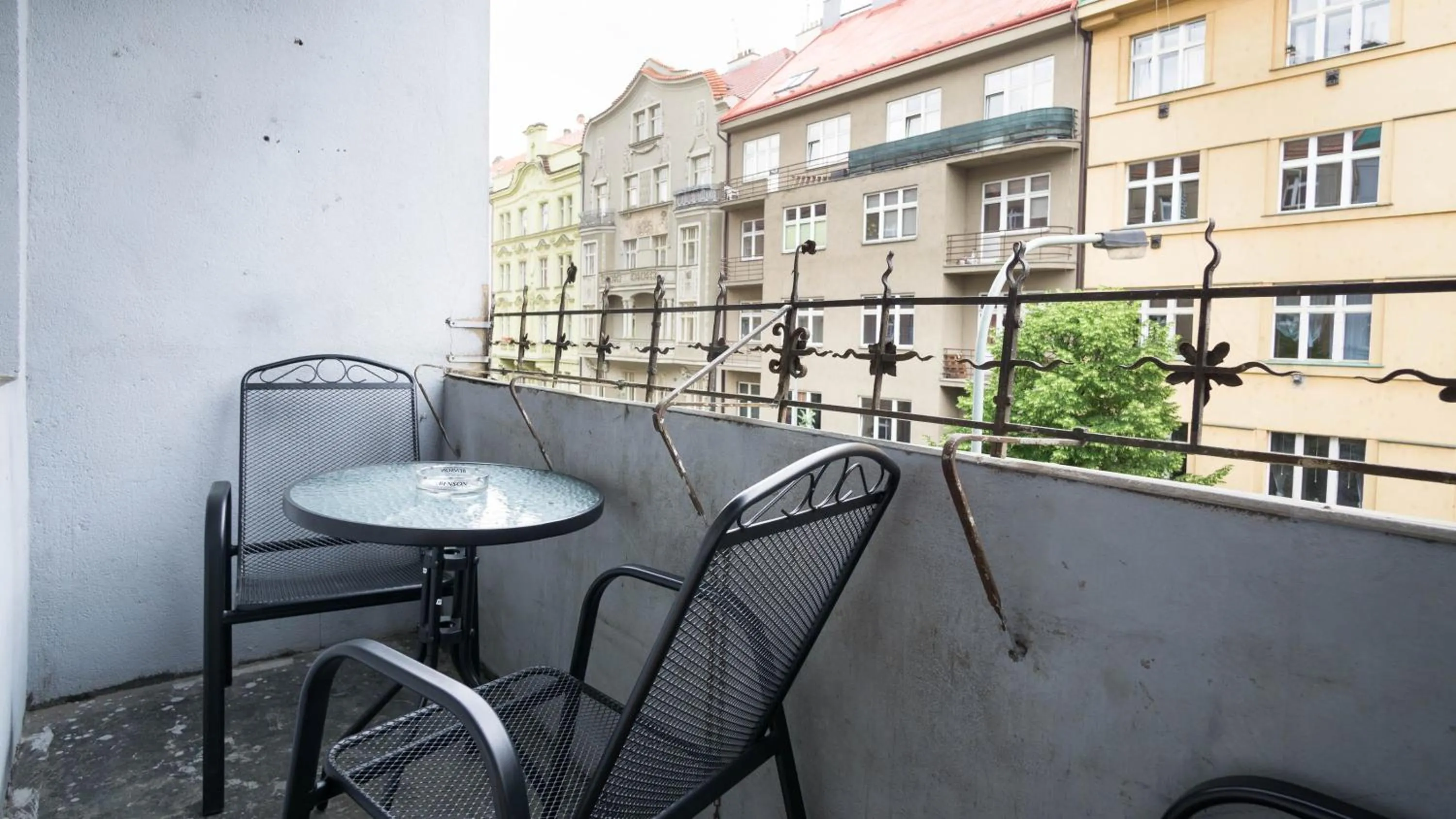Balcony/Terrace in Apartment Four Year Seasons - WALKABLE TO CENTRE, METRO AND RIVERSIDE