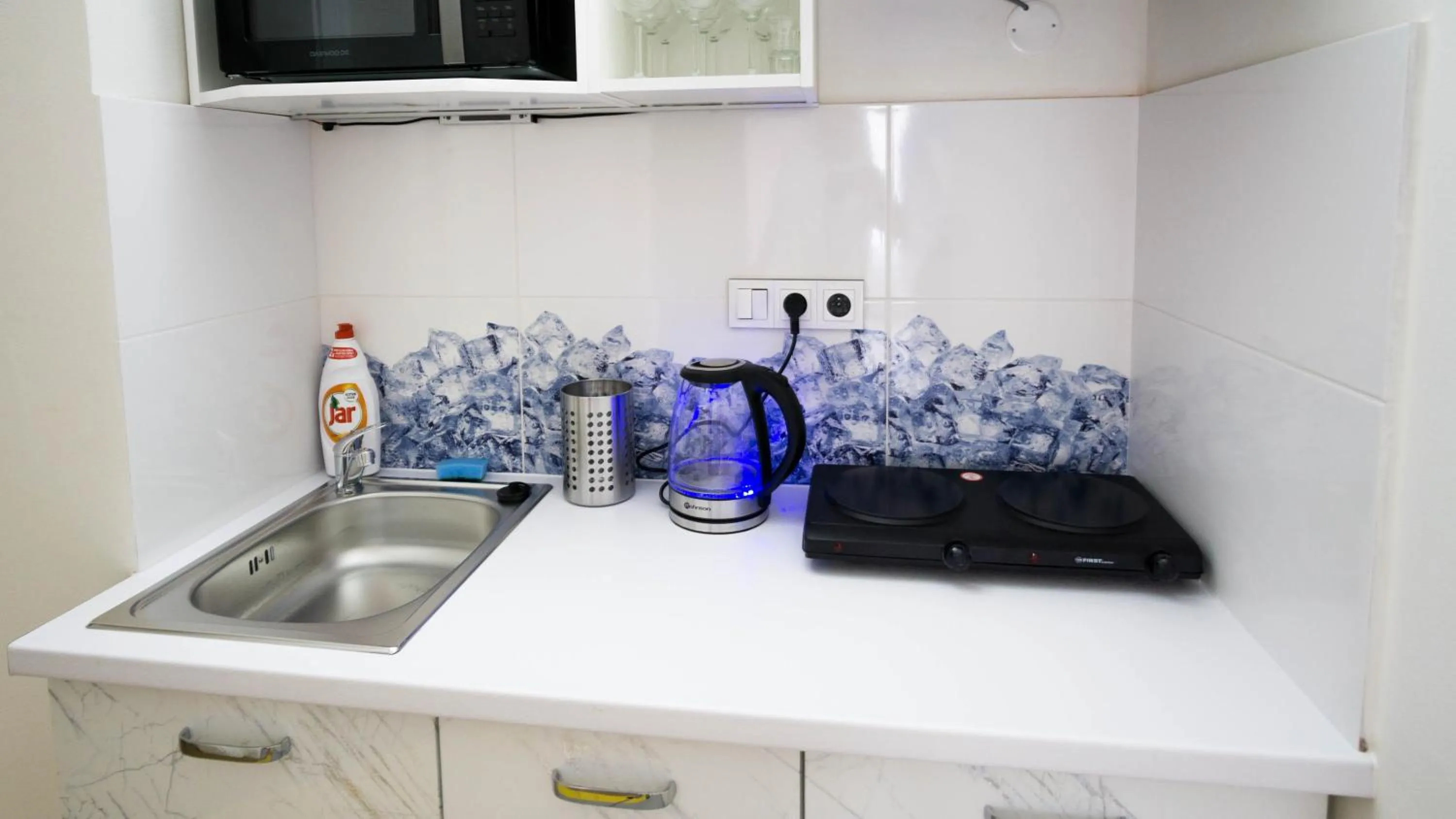 Property building in Apartment Four Year Seasons - WALKABLE TO CENTRE, METRO AND RIVERSIDE