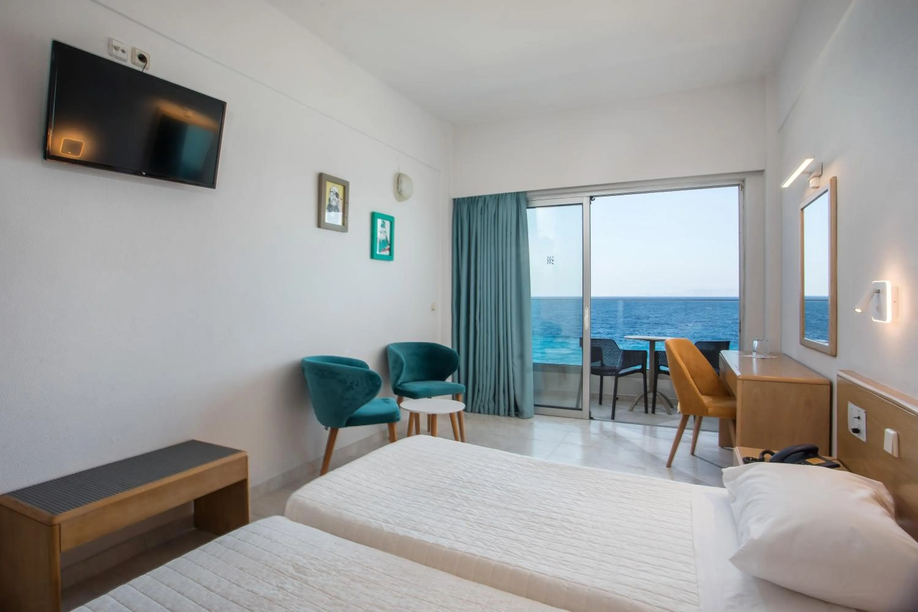 Sea view, Bed in Hotel Riviera