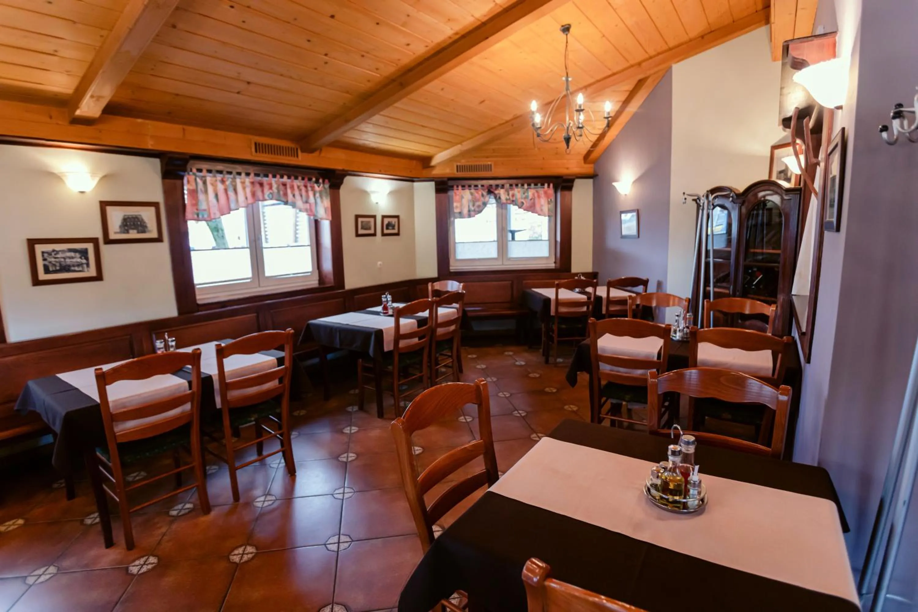 Restaurant/places to eat in Rooms En Krajcar