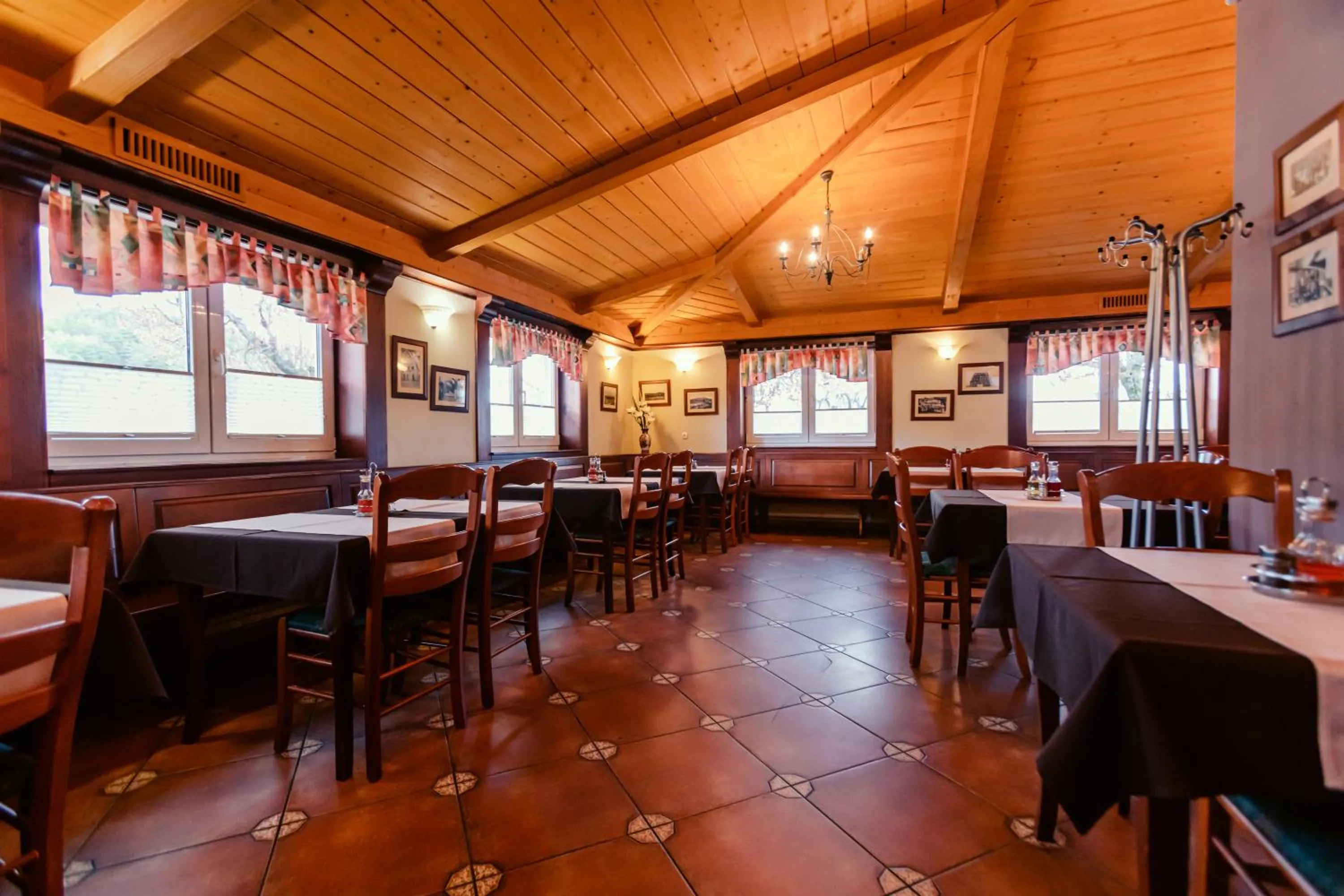 Restaurant/places to eat in Rooms En Krajcar