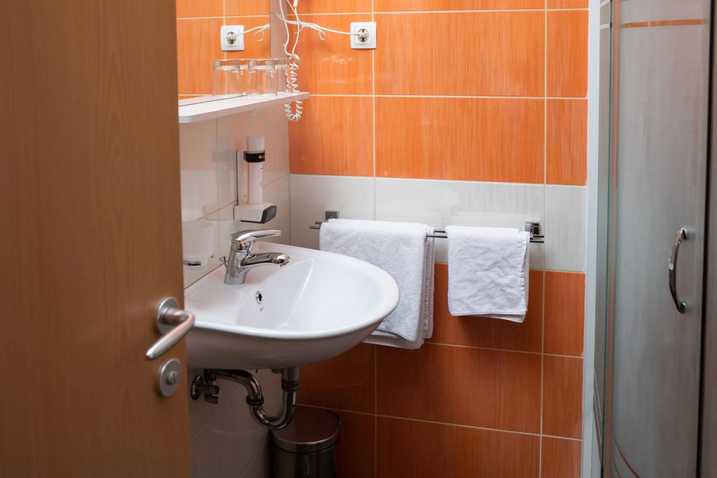 Bathroom in Rooms En Krajcar