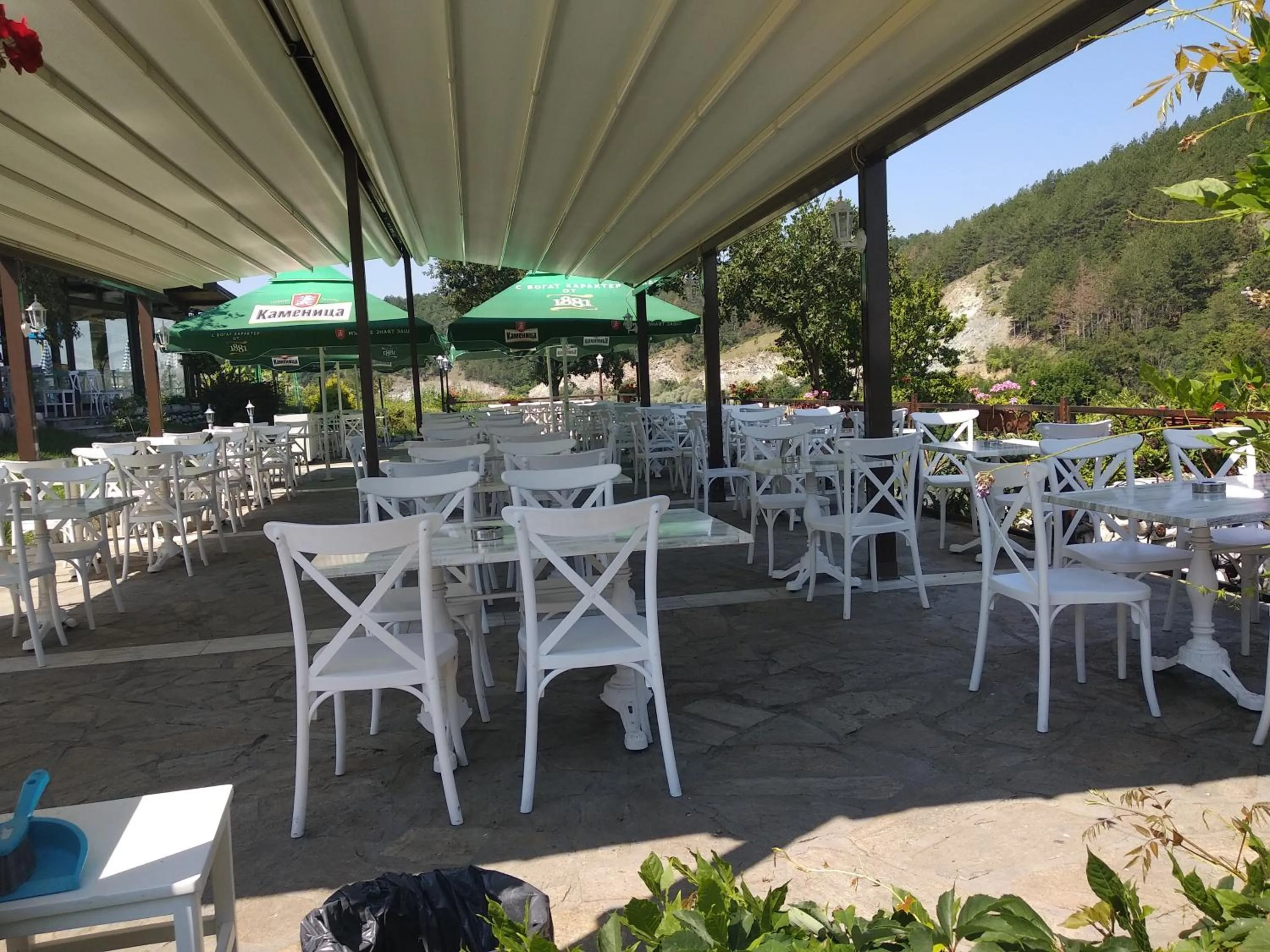 Restaurant/places to eat in Makaza Complex