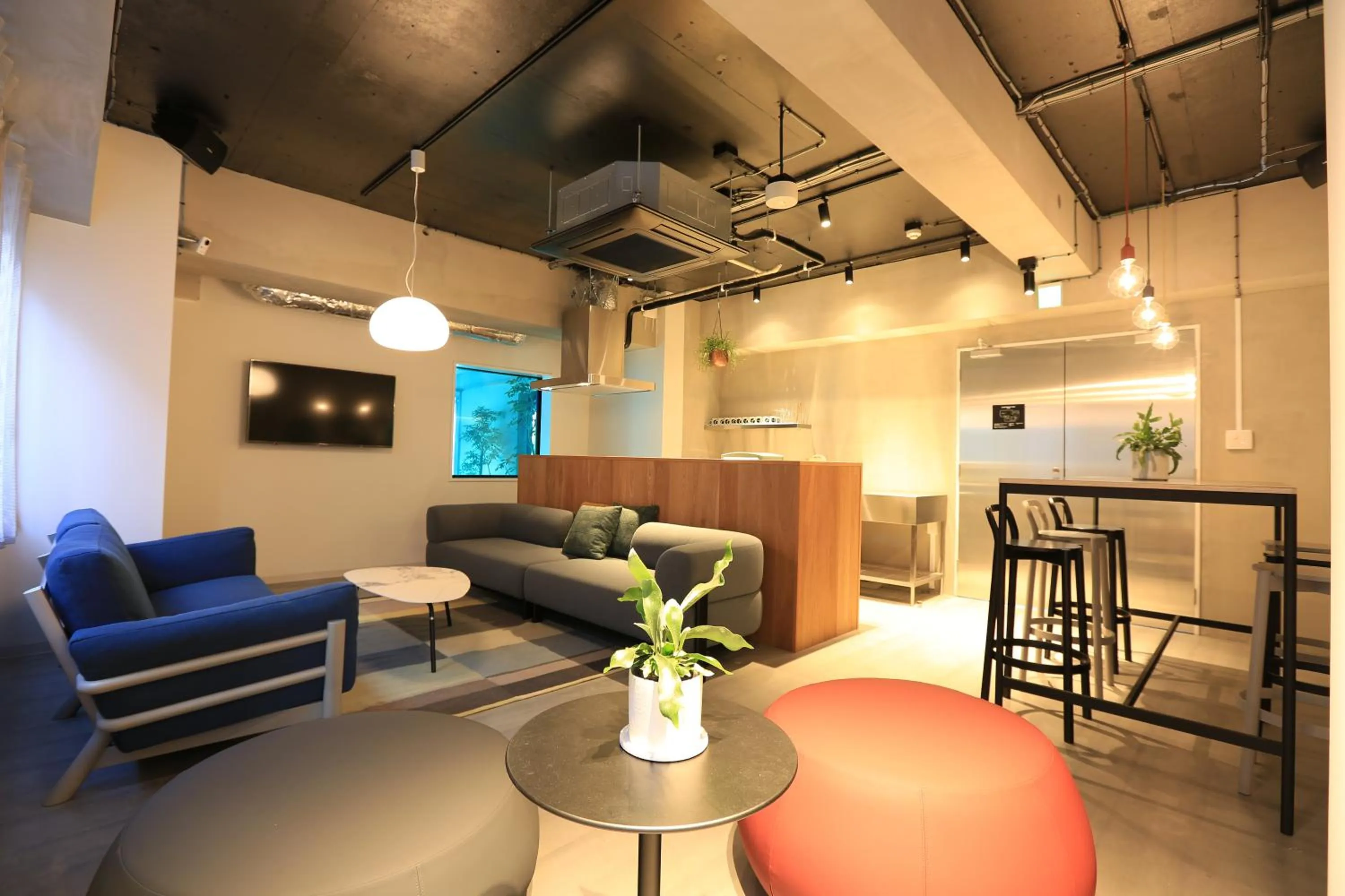 Communal lounge/ TV room in UNPLAN Shinjuku
