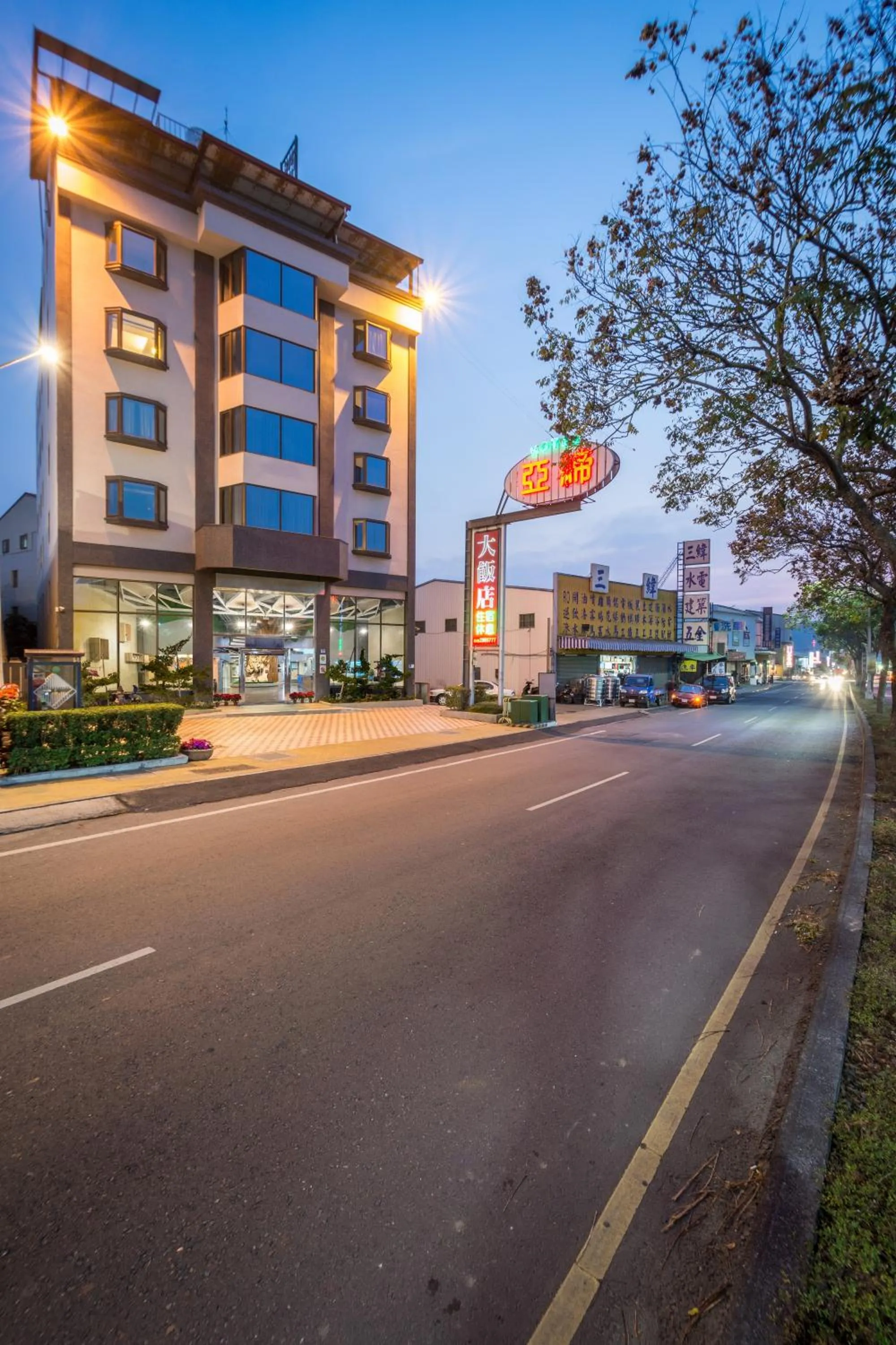 Property building in Yadi Hotel