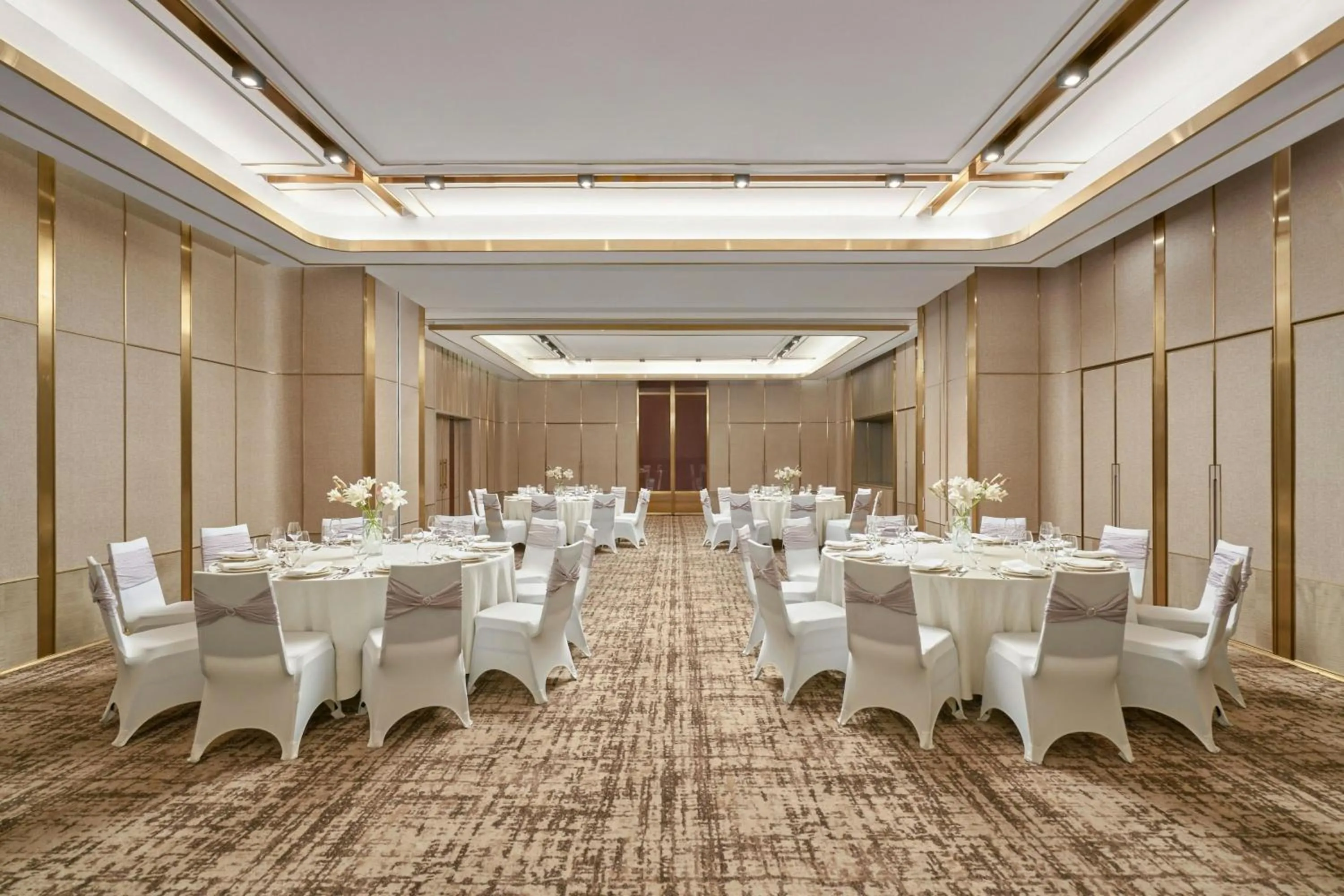 Meeting/conference room in Vinpearl Landmark 81, Autograph Collection