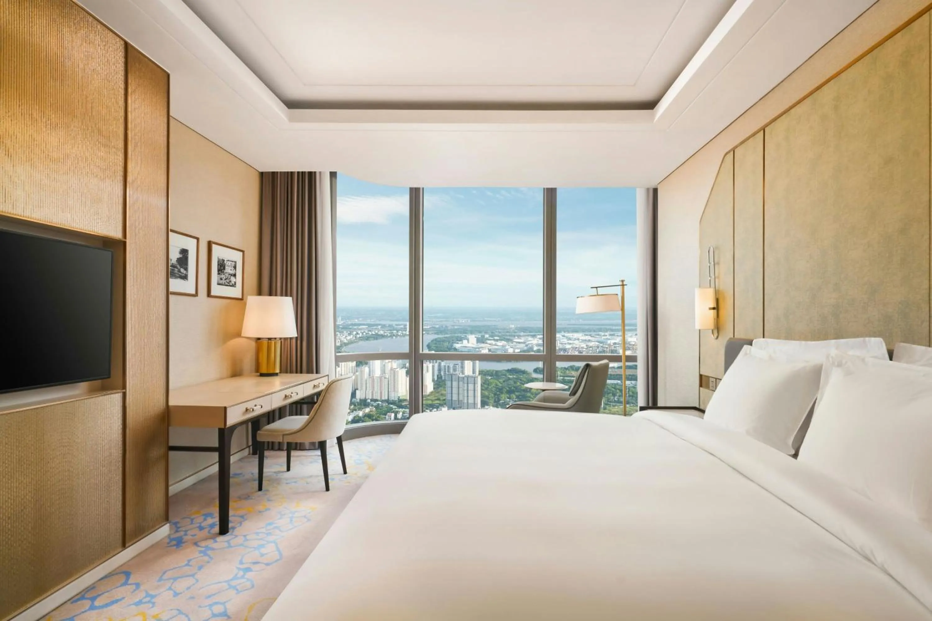 Photo of the whole room, Bed in Vinpearl Landmark 81, Autograph Collection