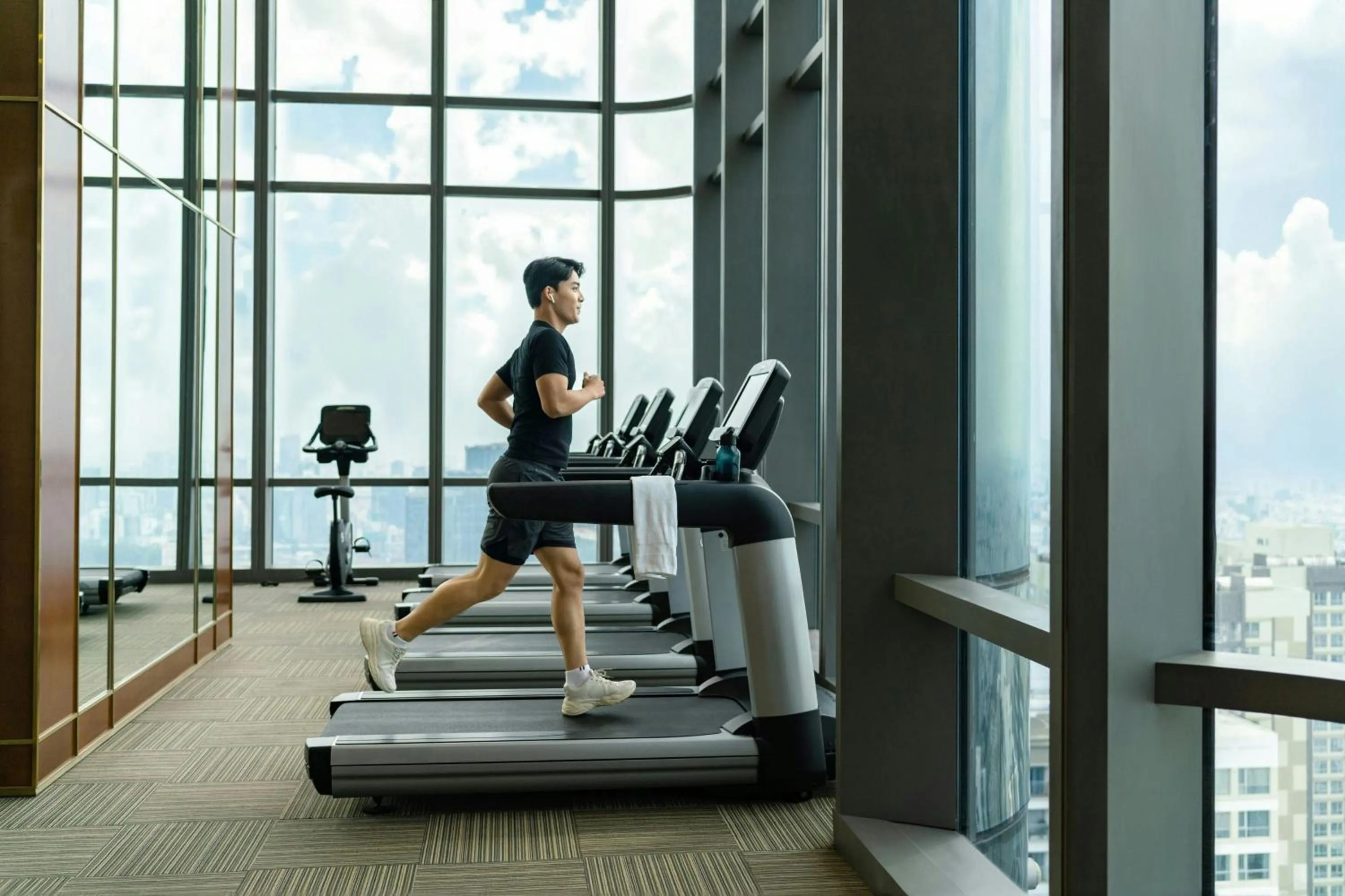 Fitness centre/facilities in Vinpearl Landmark 81, Autograph Collection
