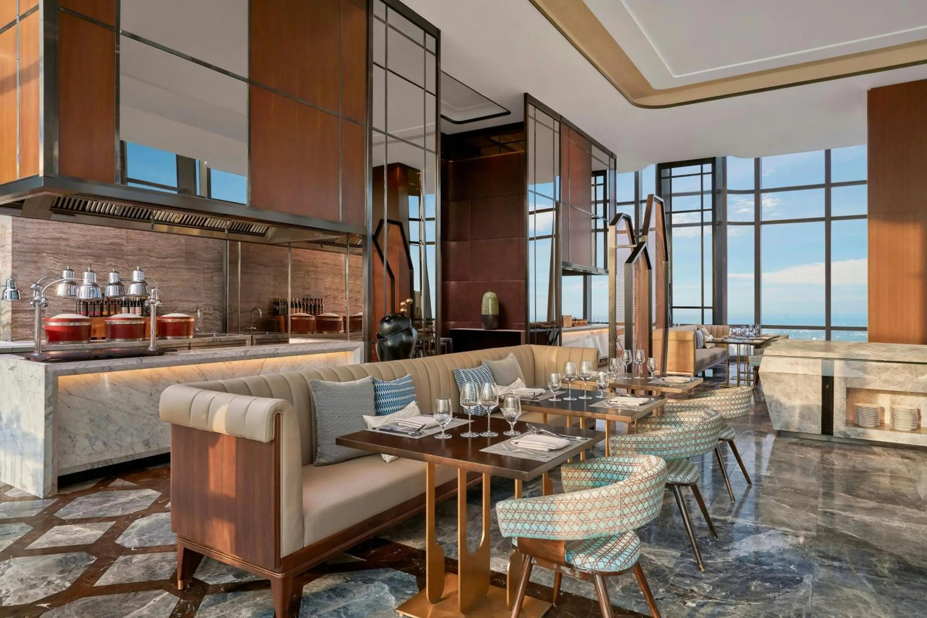 Restaurant/places to eat in Vinpearl Landmark 81, Autograph Collection