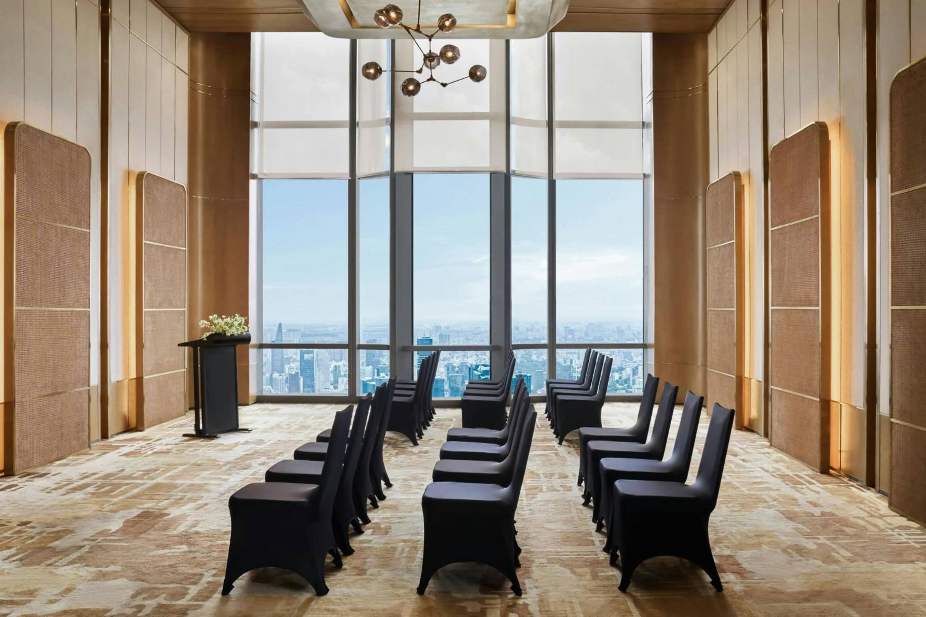 Entertainment in Vinpearl Landmark 81, Autograph Collection