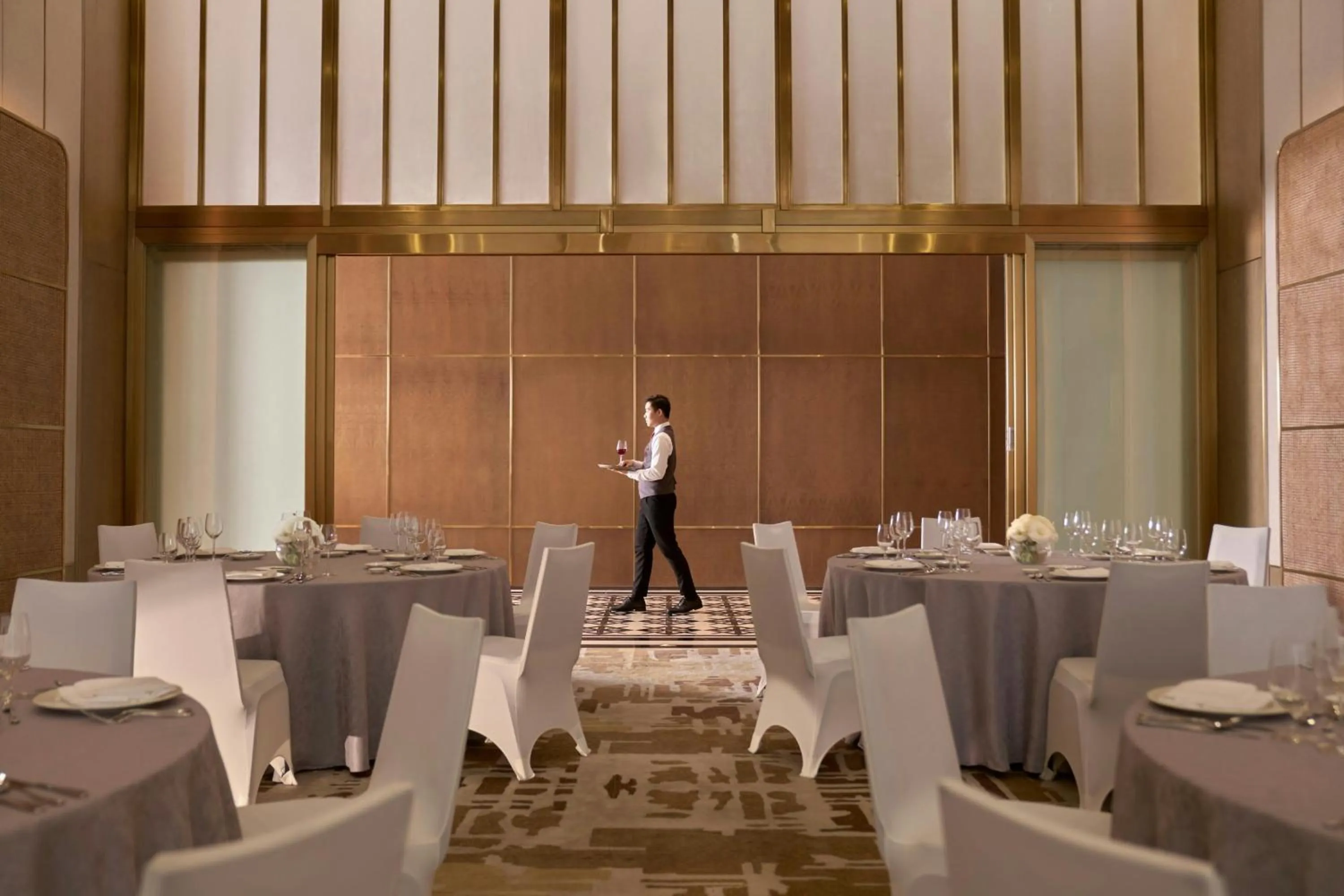 Meeting/conference room in Vinpearl Landmark 81, Autograph Collection