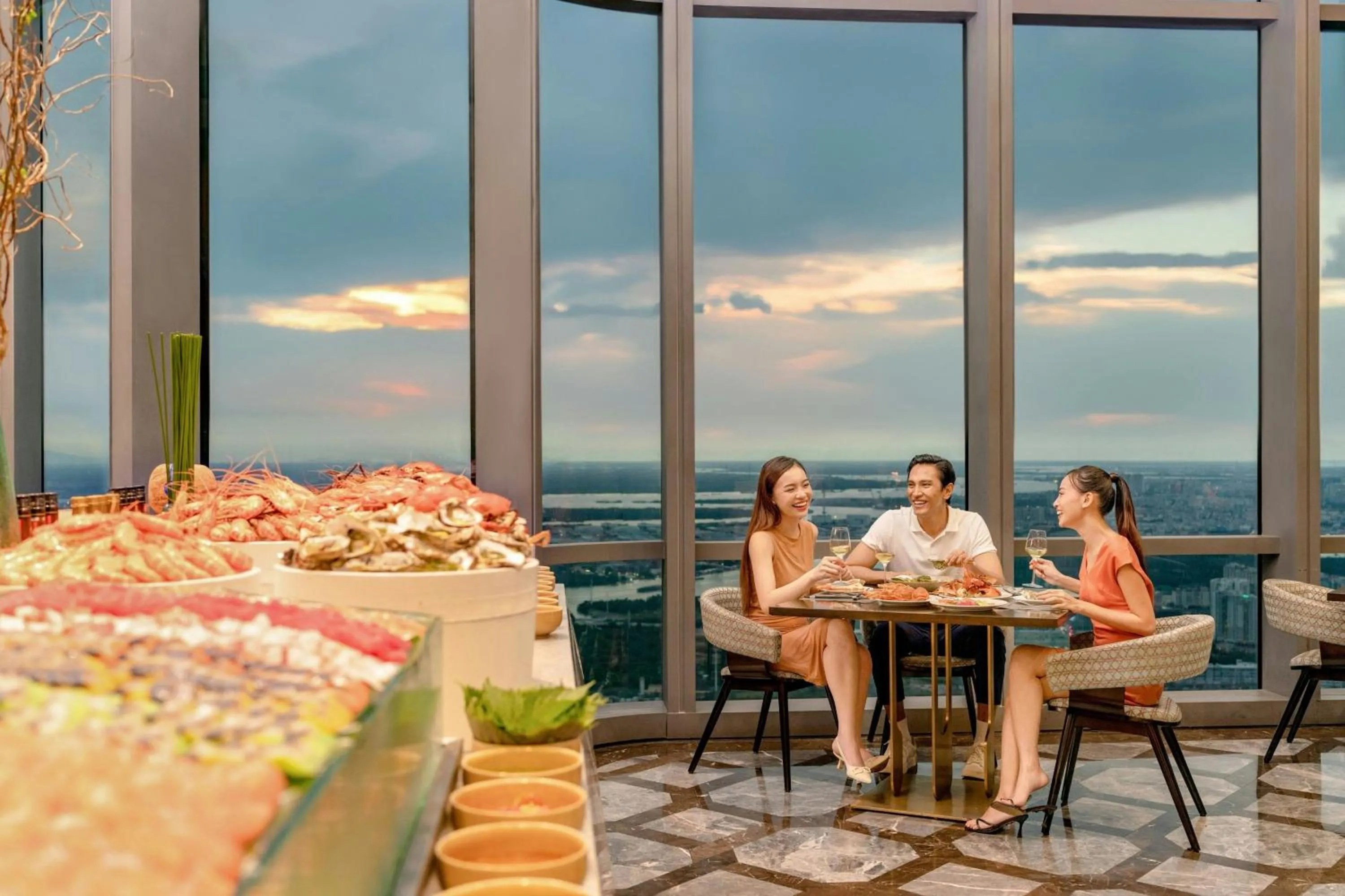 Restaurant/places to eat in Vinpearl Landmark 81, Autograph Collection