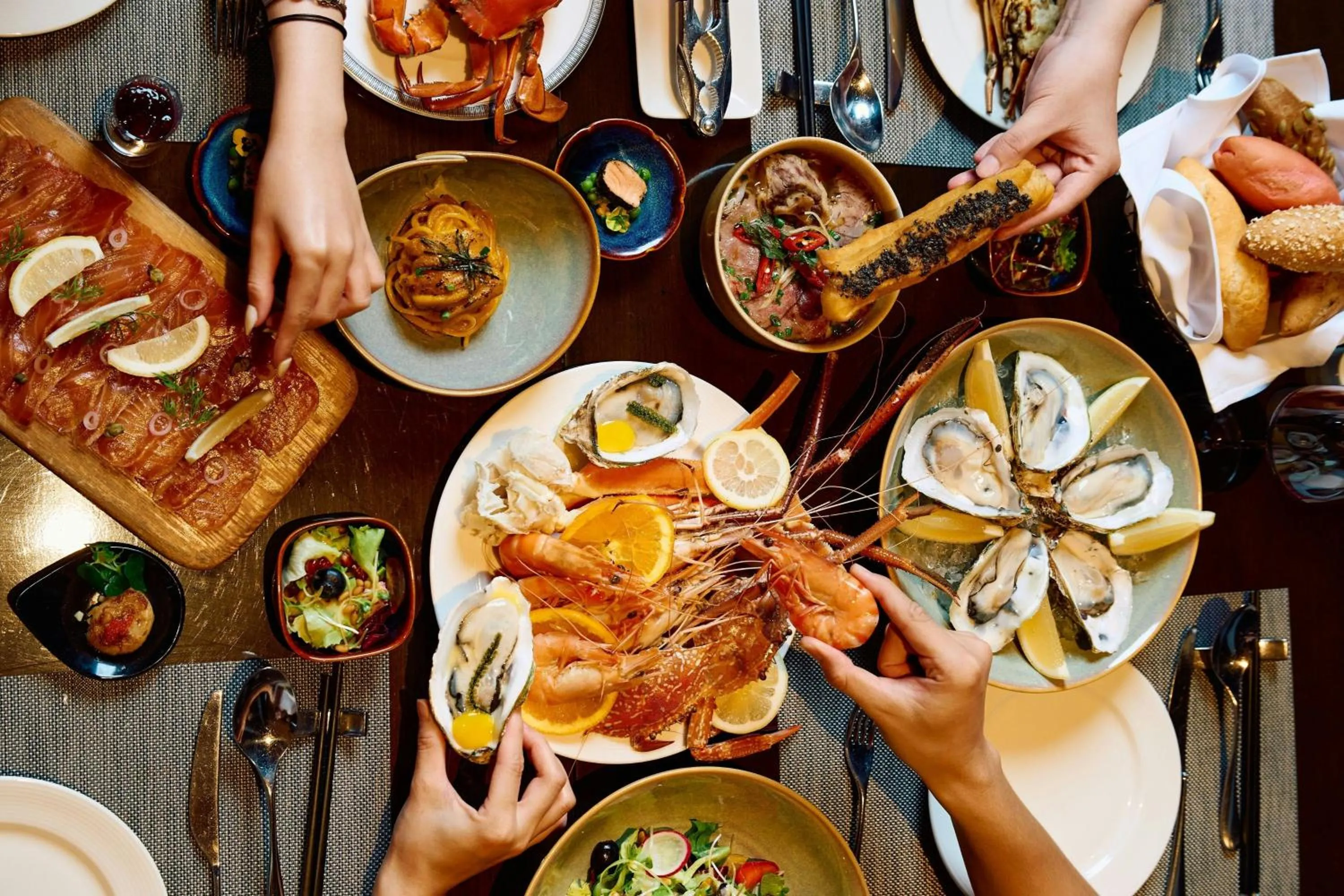 Restaurant/places to eat in Vinpearl Landmark 81, Autograph Collection