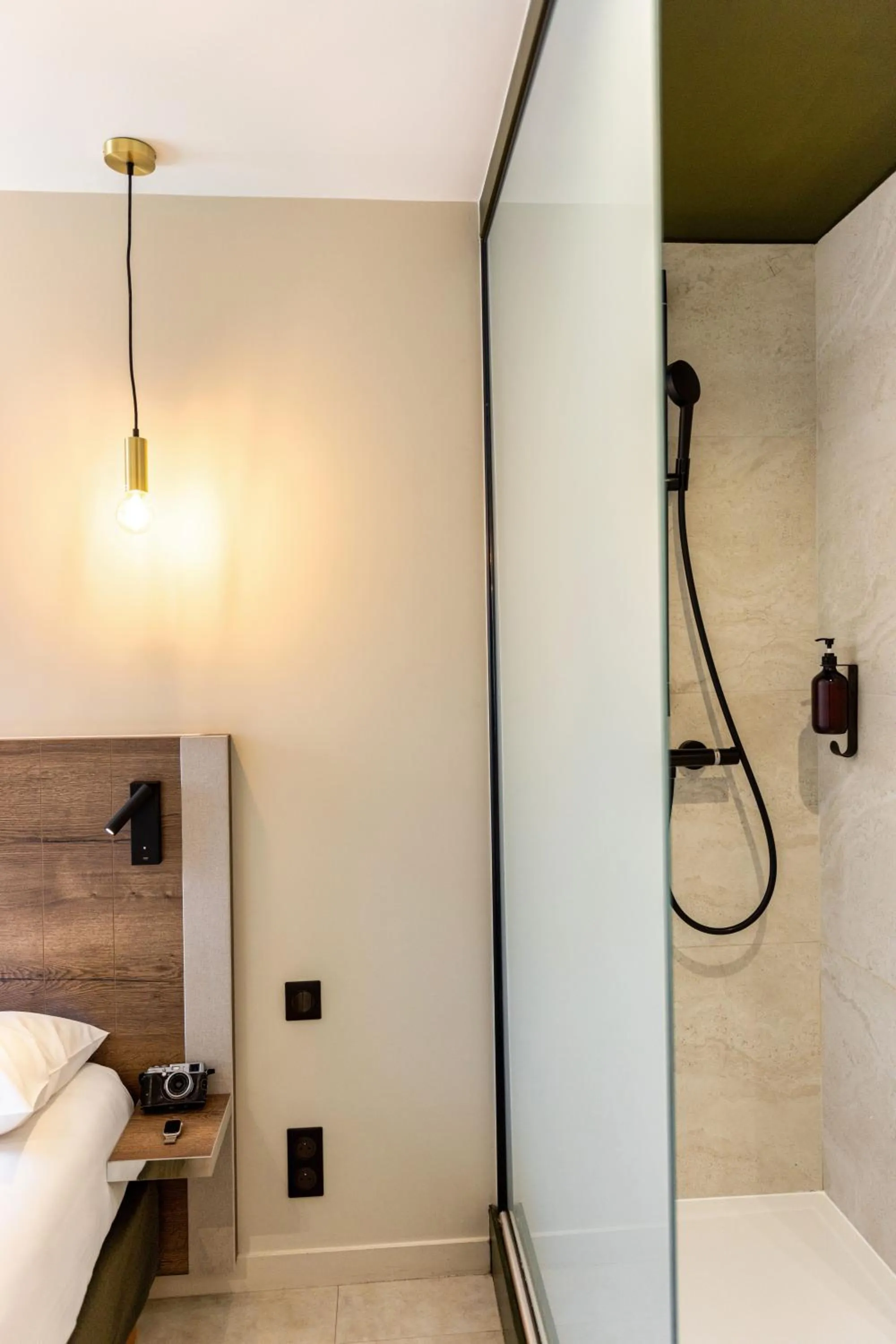 Shower, Bed in Le Trèfle