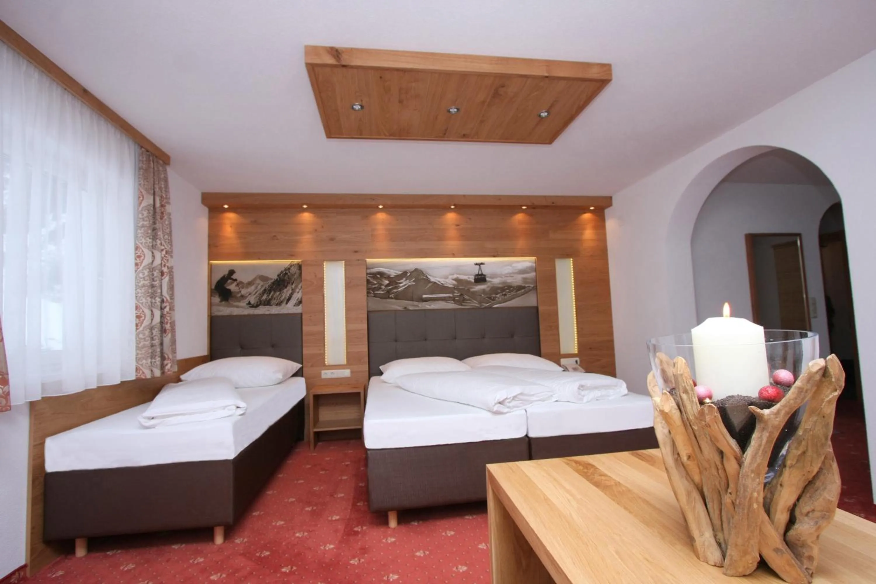 Photo of the whole room, Bed in Hotel Garni Corinna