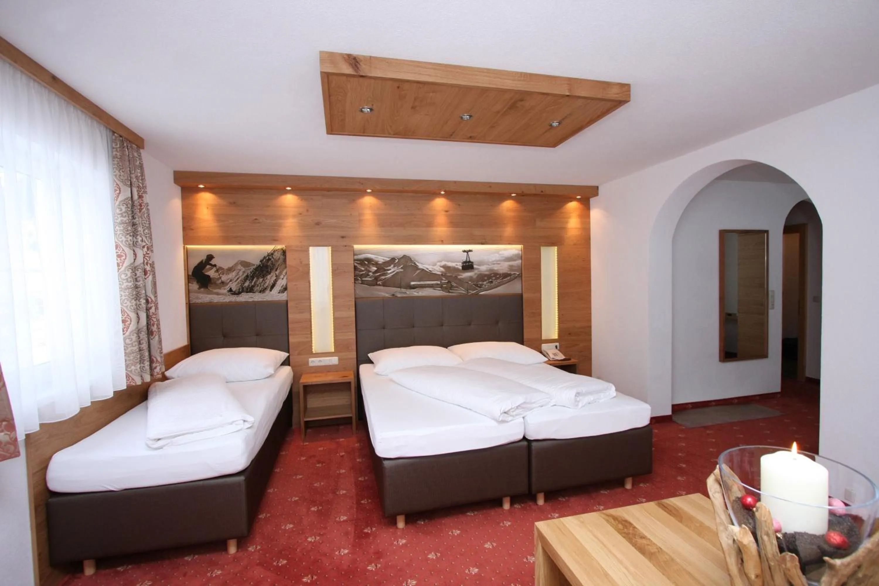 Photo of the whole room, Bed in Hotel Garni Corinna