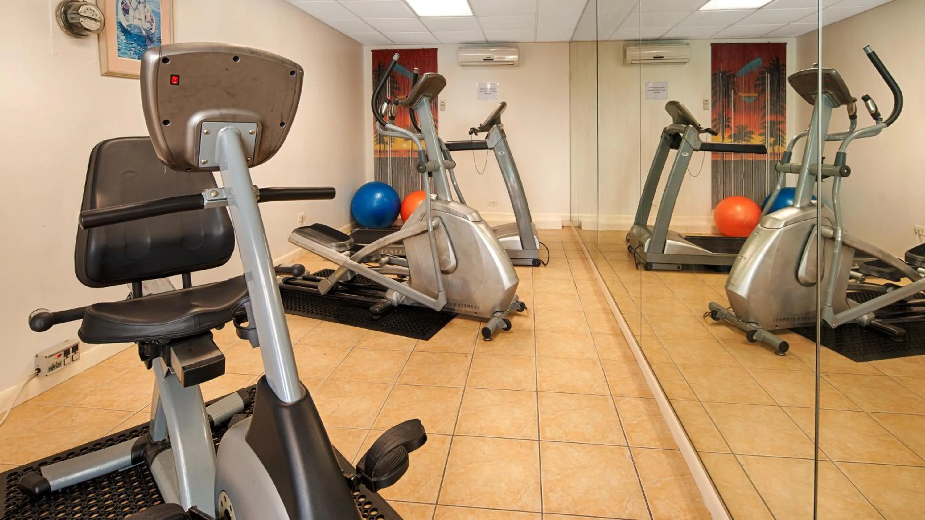 Fitness centre/facilities in Bay View Suites Paradise Island