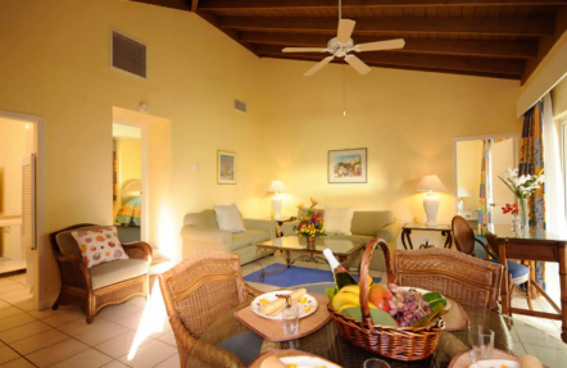 Living room in Bay View Suites Paradise Island Living room in Bay View Suites Paradise Island