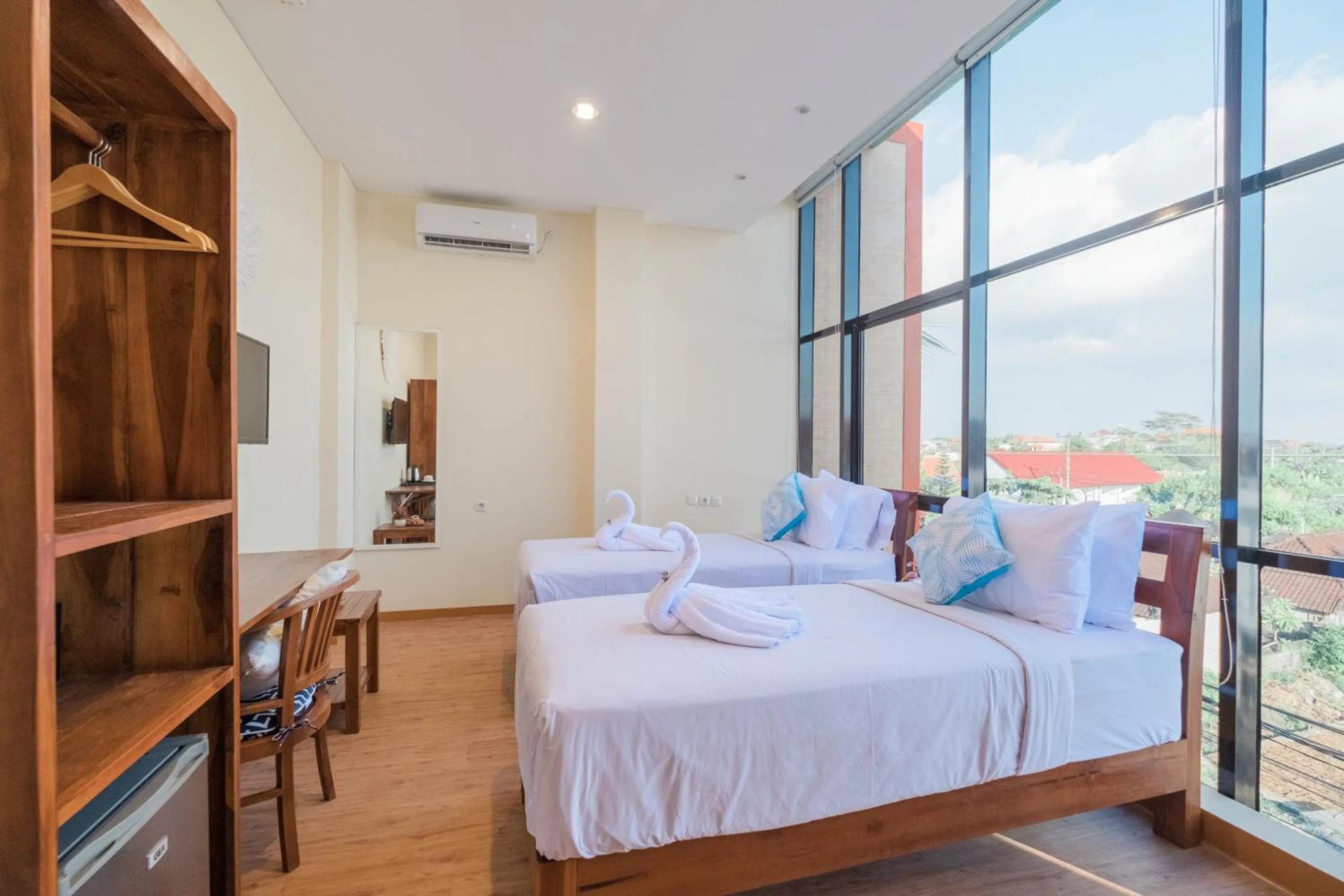 Shower, Bed in Caroline Guest House