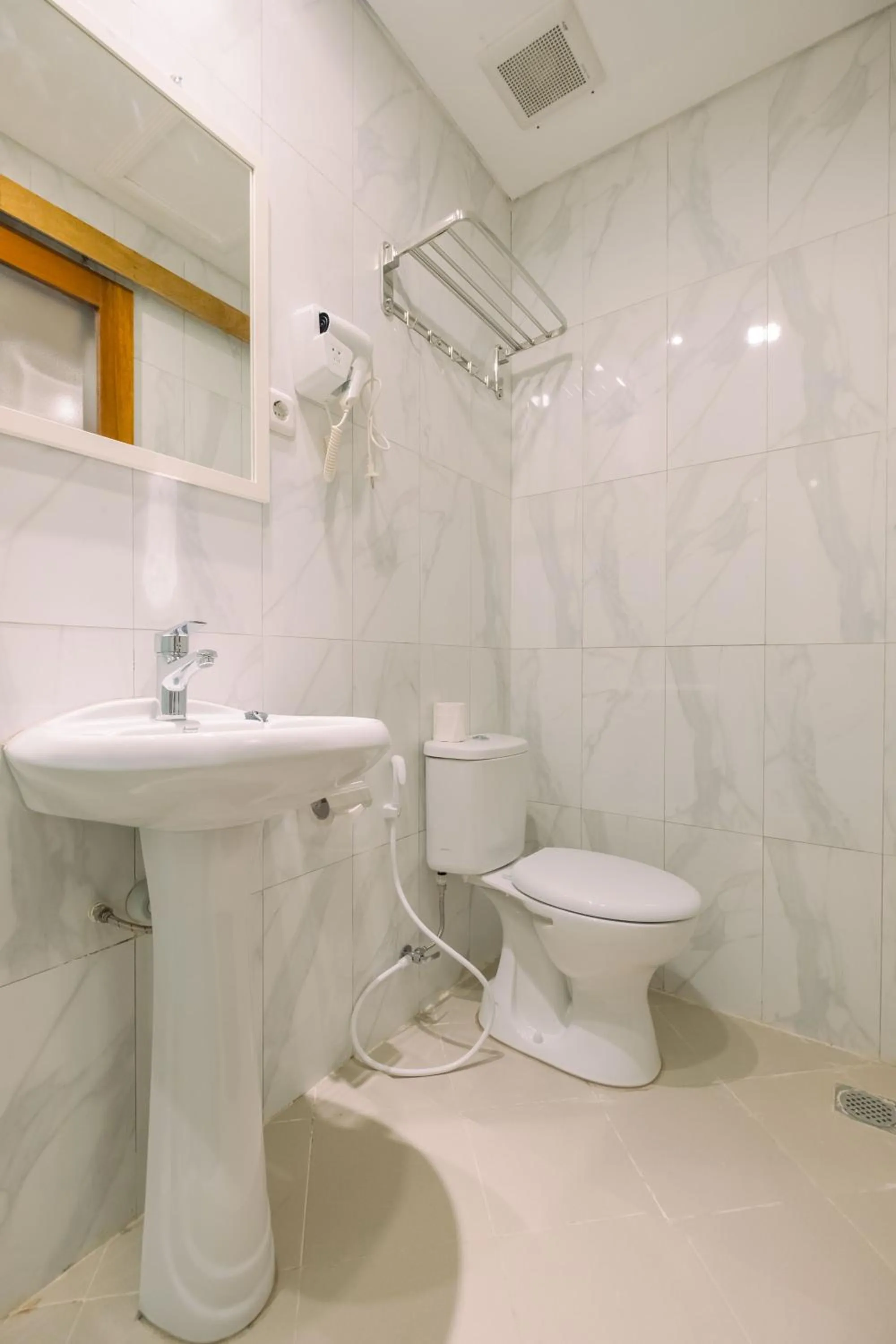 Shower in Caroline Guest House