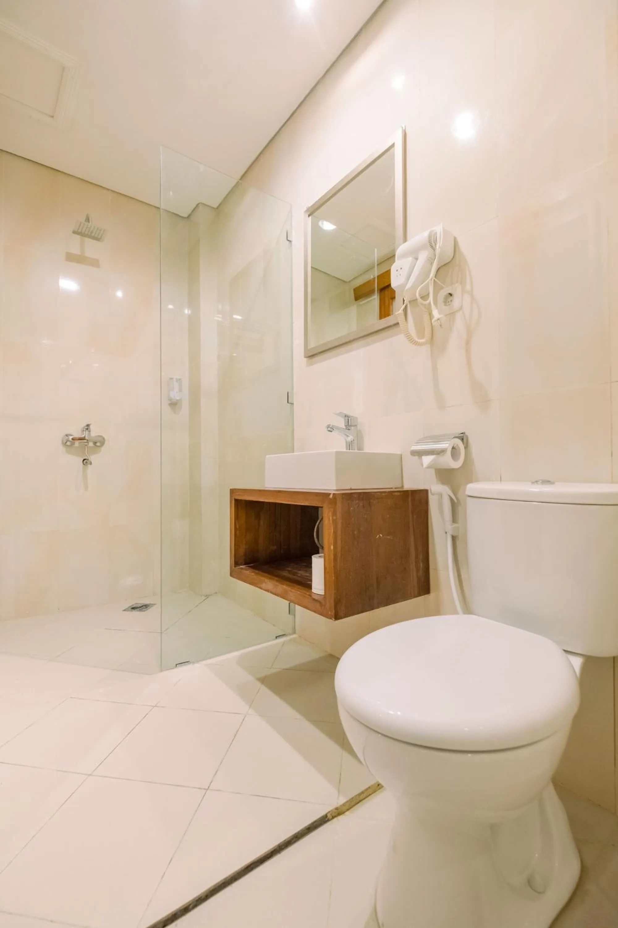 Shower in Caroline Guest House