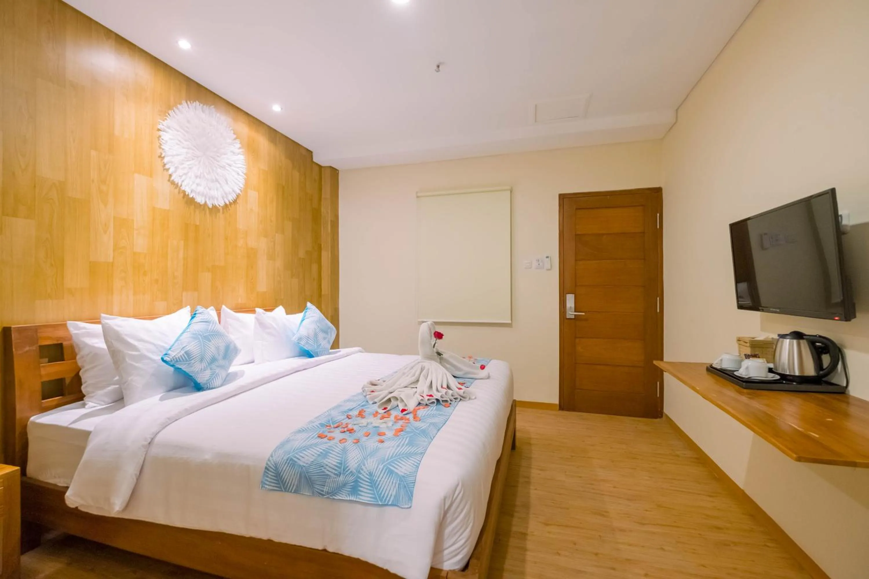 Shower, Bed in Caroline Guest House