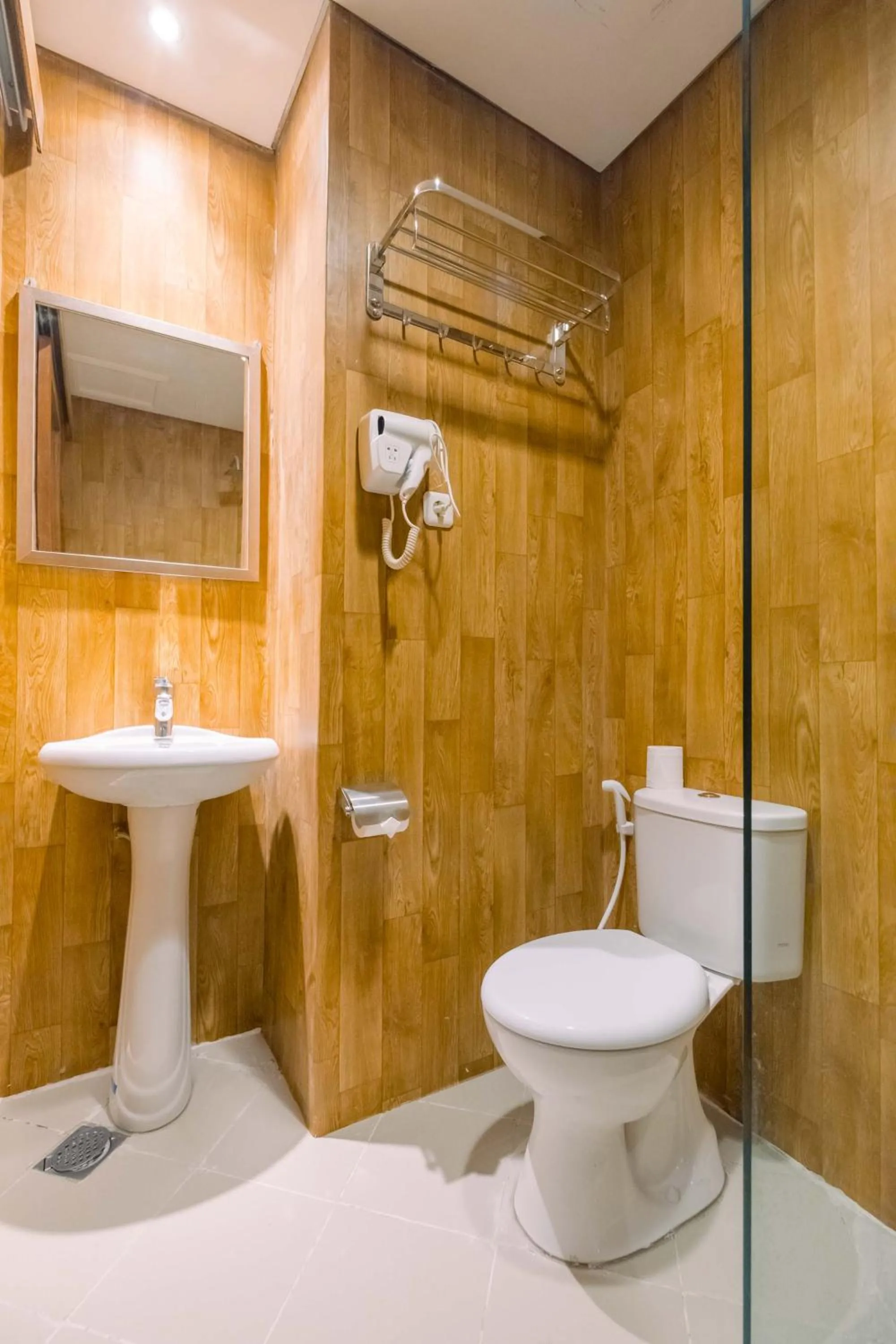 Shower in Caroline Guest House