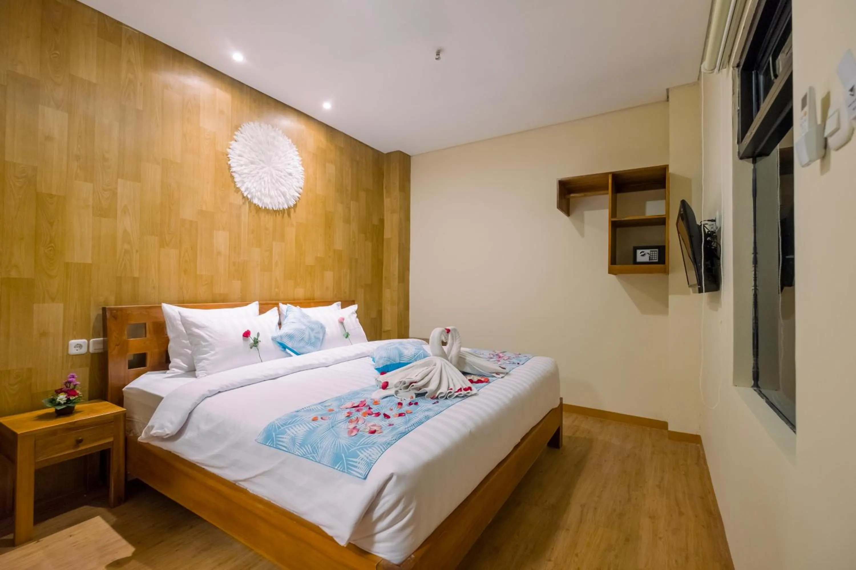 Shower, Bed in Caroline Guest House