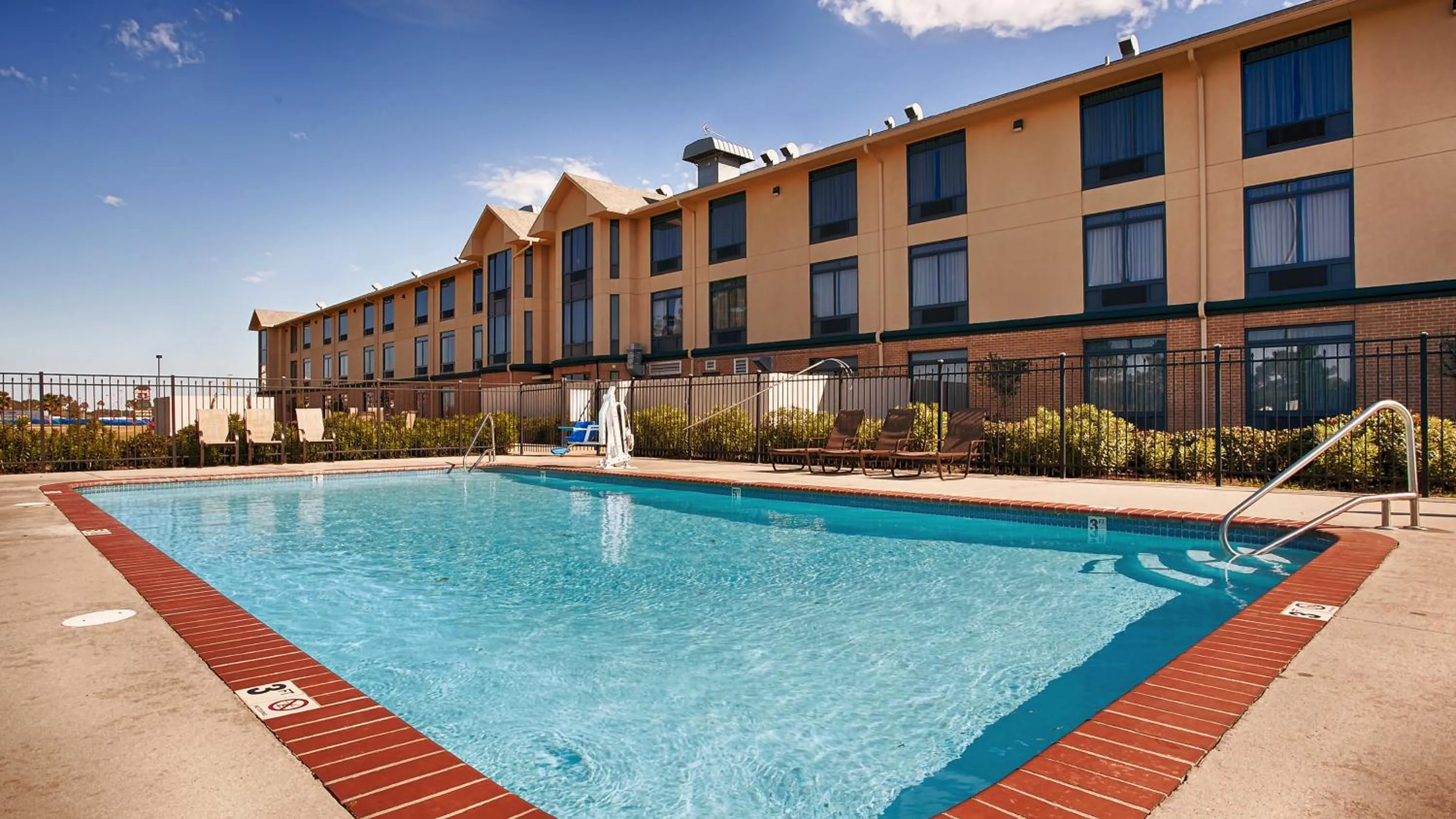 Swimming pool in Inn at Coushatta