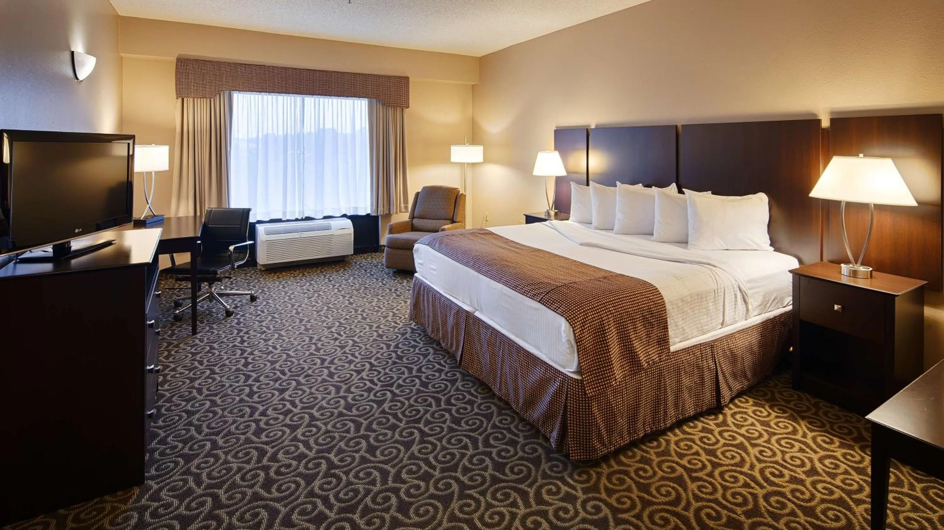 Photo of the whole room, Bed in Inn at Coushatta