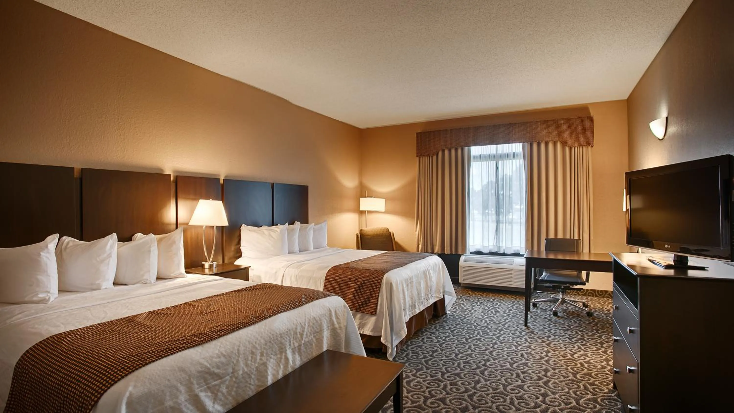 Photo of the whole room, Bed in Inn at Coushatta