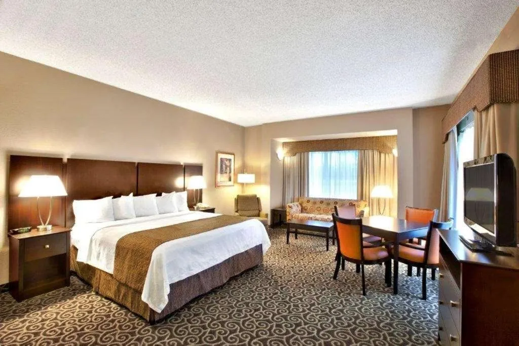 Photo of the whole room, Bed in Inn at Coushatta