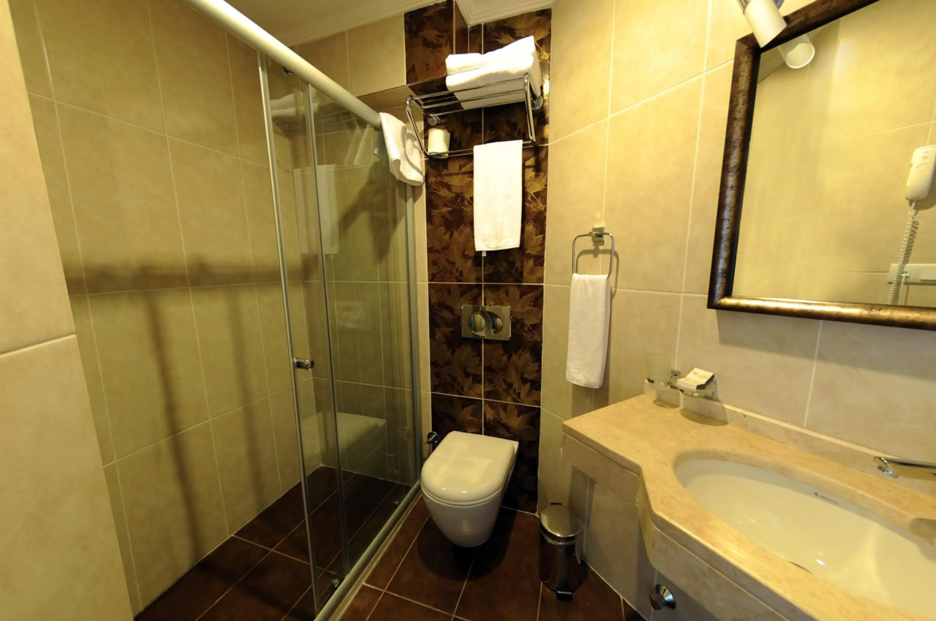 Shower in Hotel Coliseum