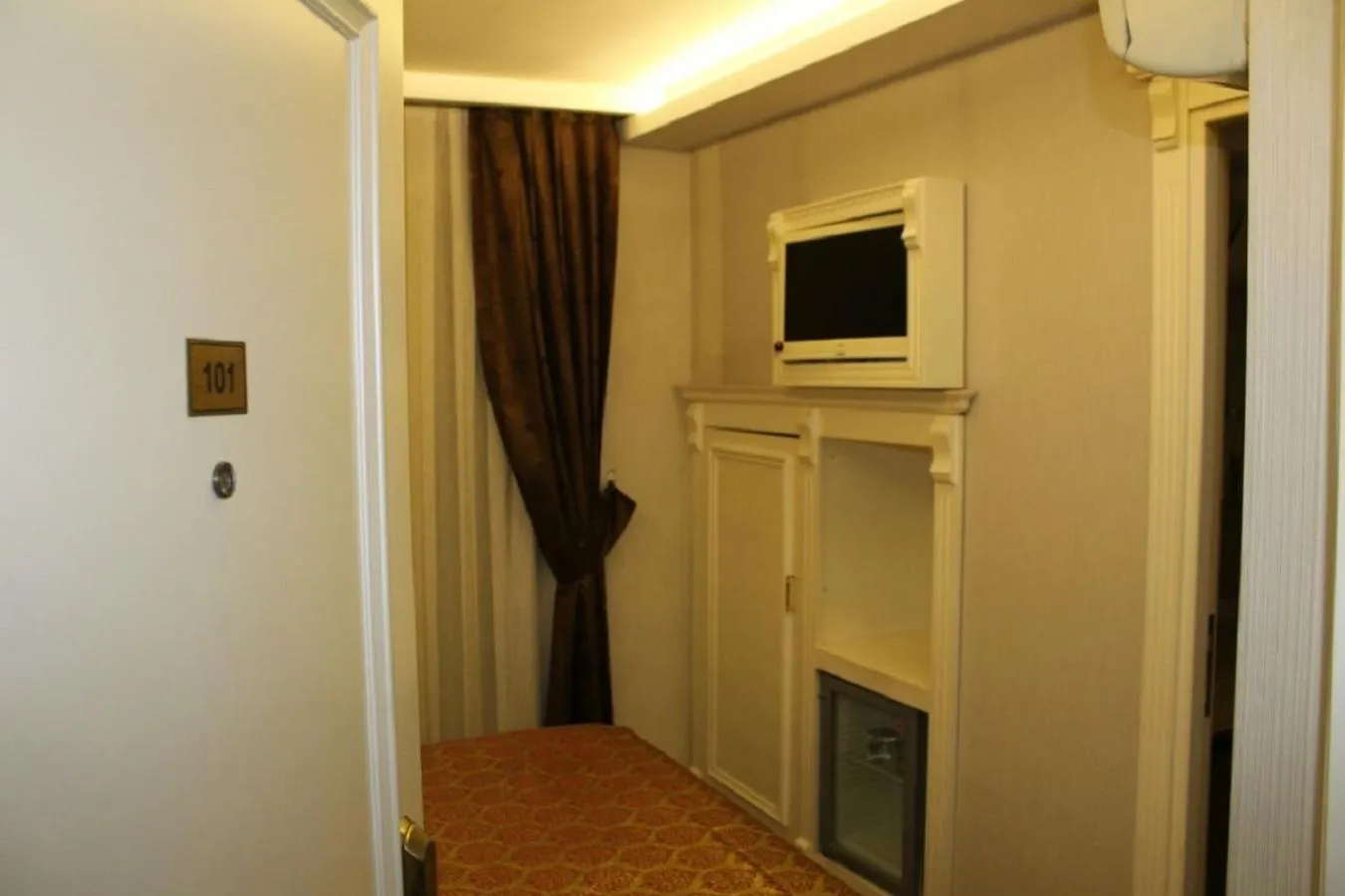 Photo of the whole room in Hotel Coliseum