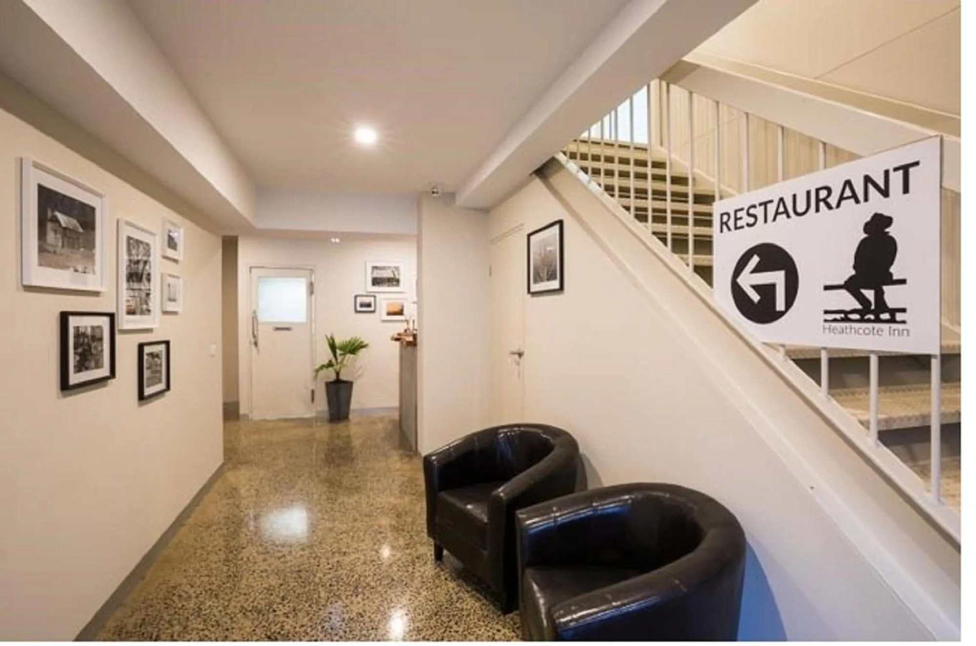 Lobby or reception in Heathcote Inn