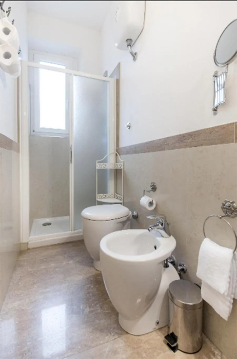 Shower in Gourmet B&B Villa Landucci