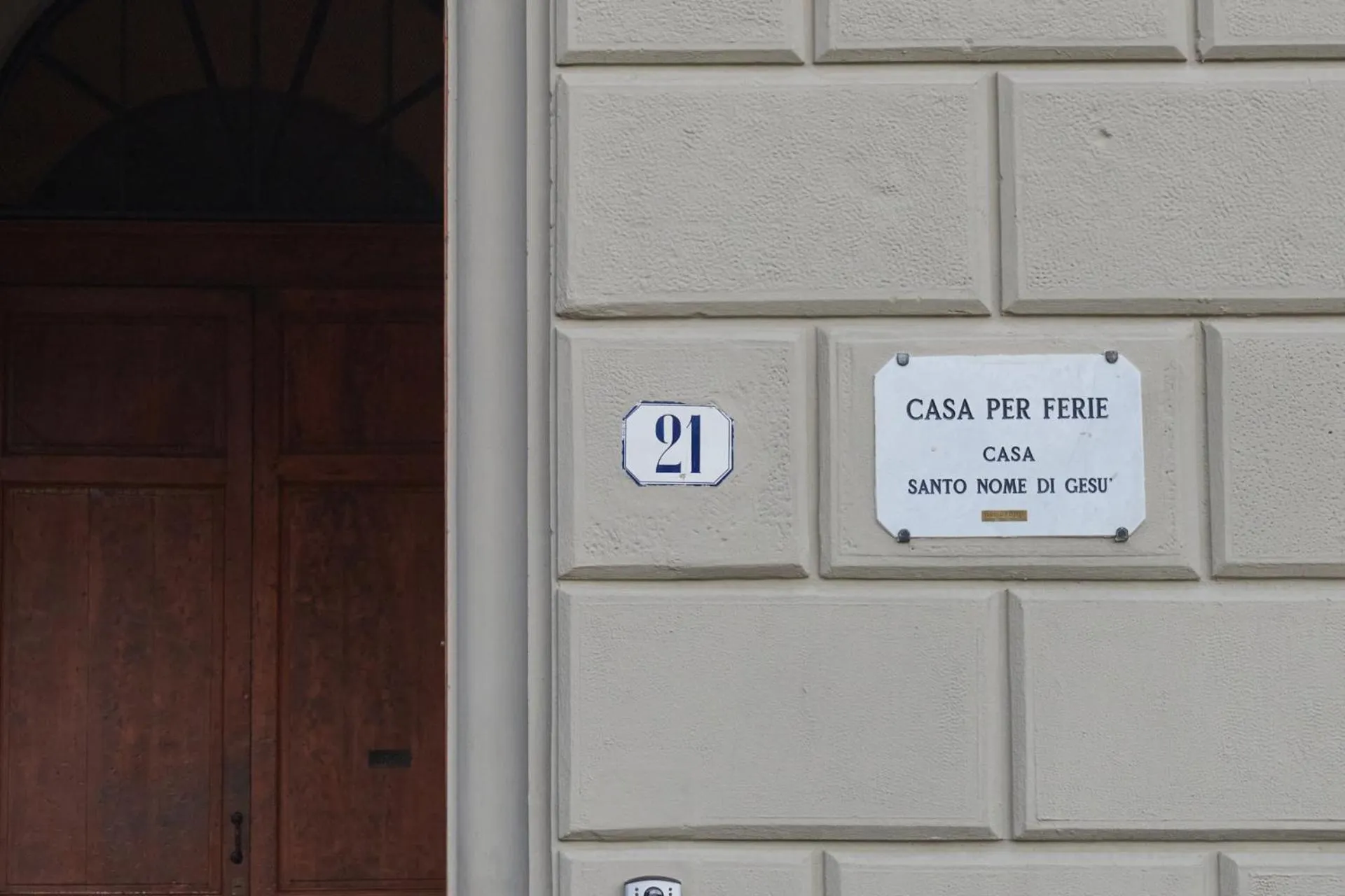 Property building in Casa Santo Nome di Gesu