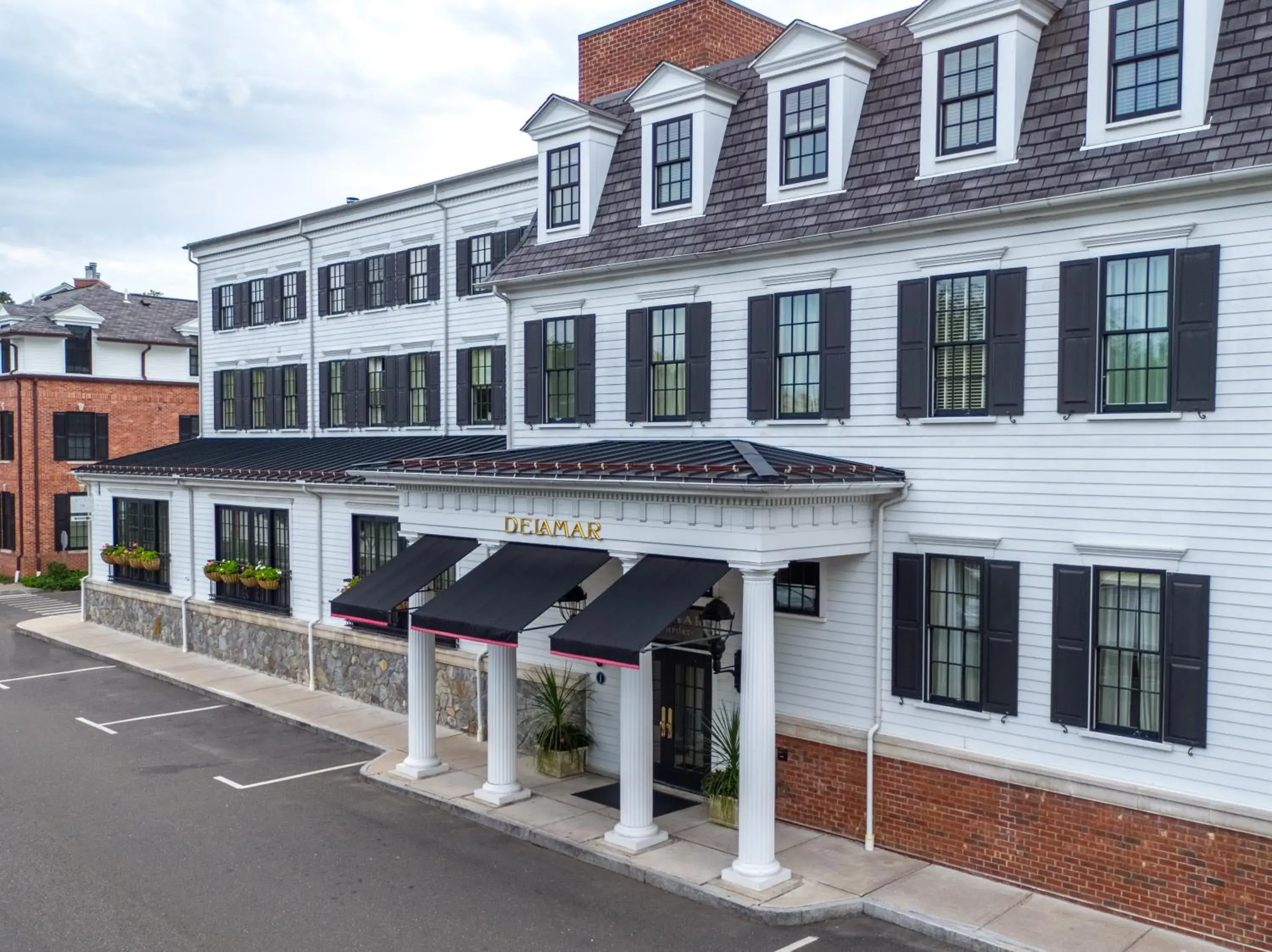 Property building in Delamar Southport Property building in Delamar Southport