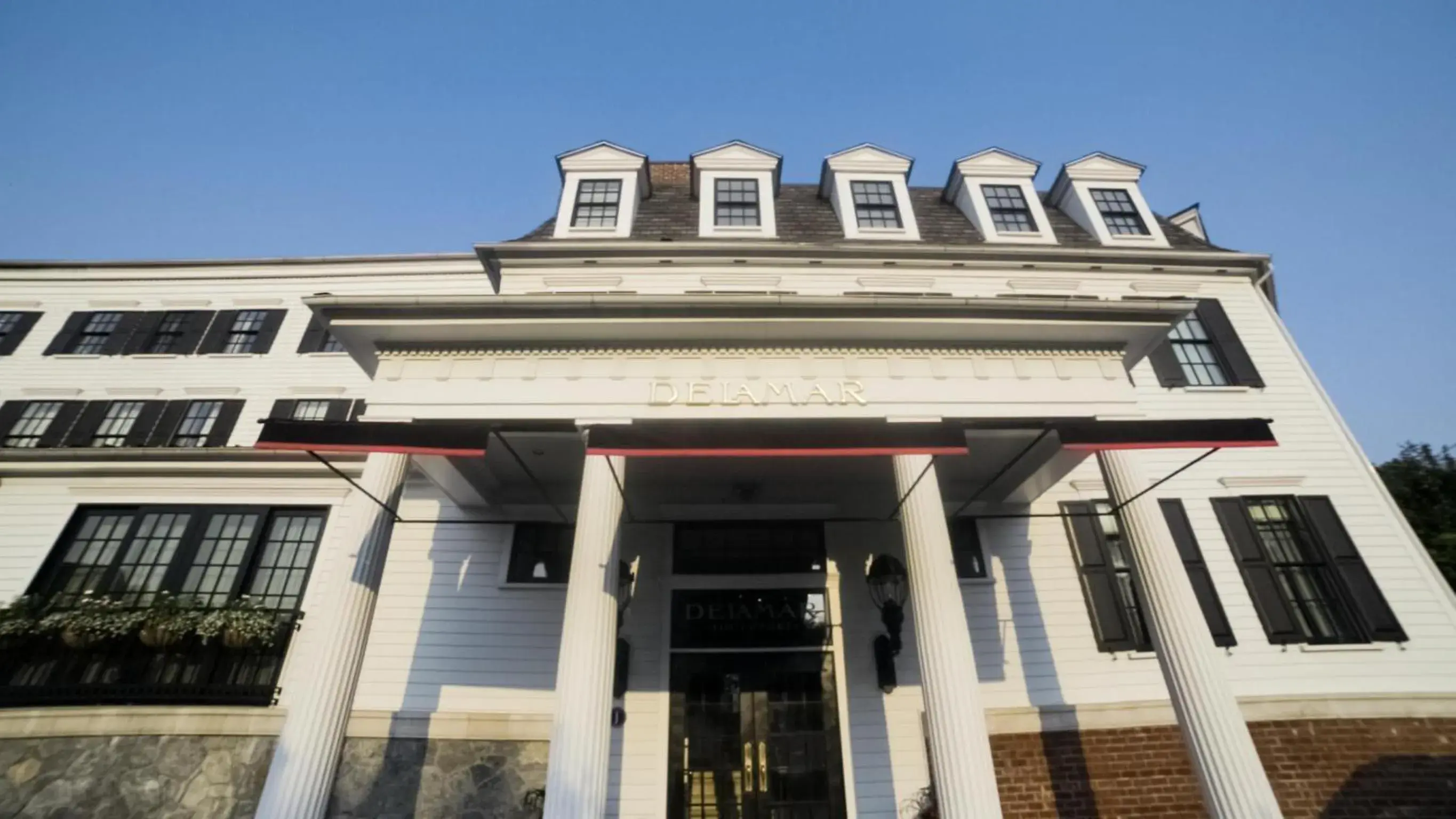 Property building in Delamar Southport Property building in Delamar Southport