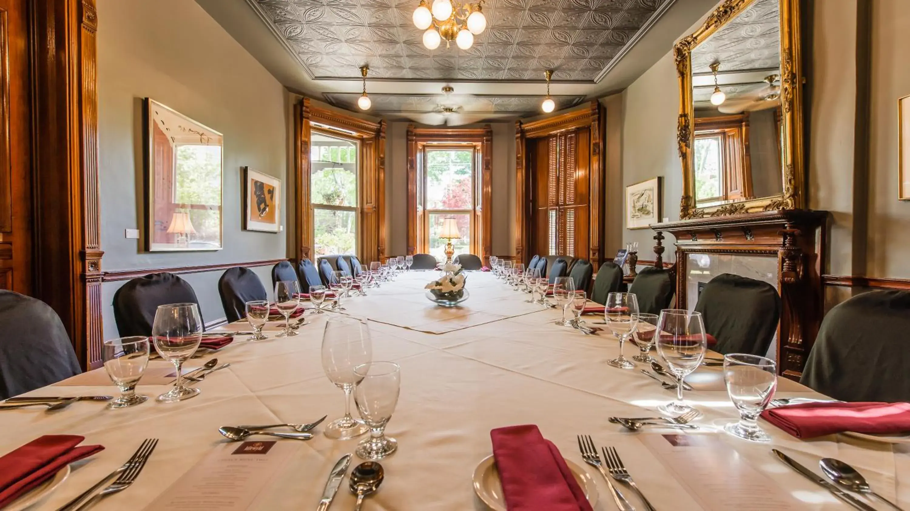 Restaurant/places to eat in Idlewyld Inn & Spa Restaurant/places to eat in Idlewyld Inn & Spa