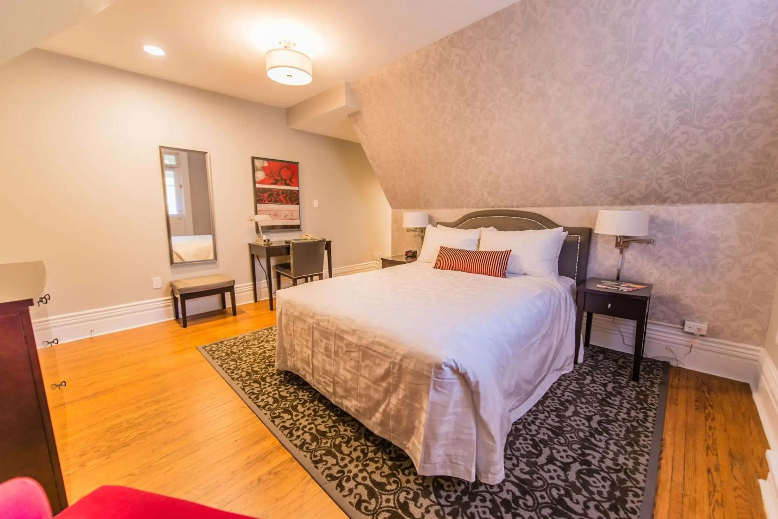 Bedroom, Bed in Idlewyld Inn & Spa Bedroom, Bed in Idlewyld Inn & Spa