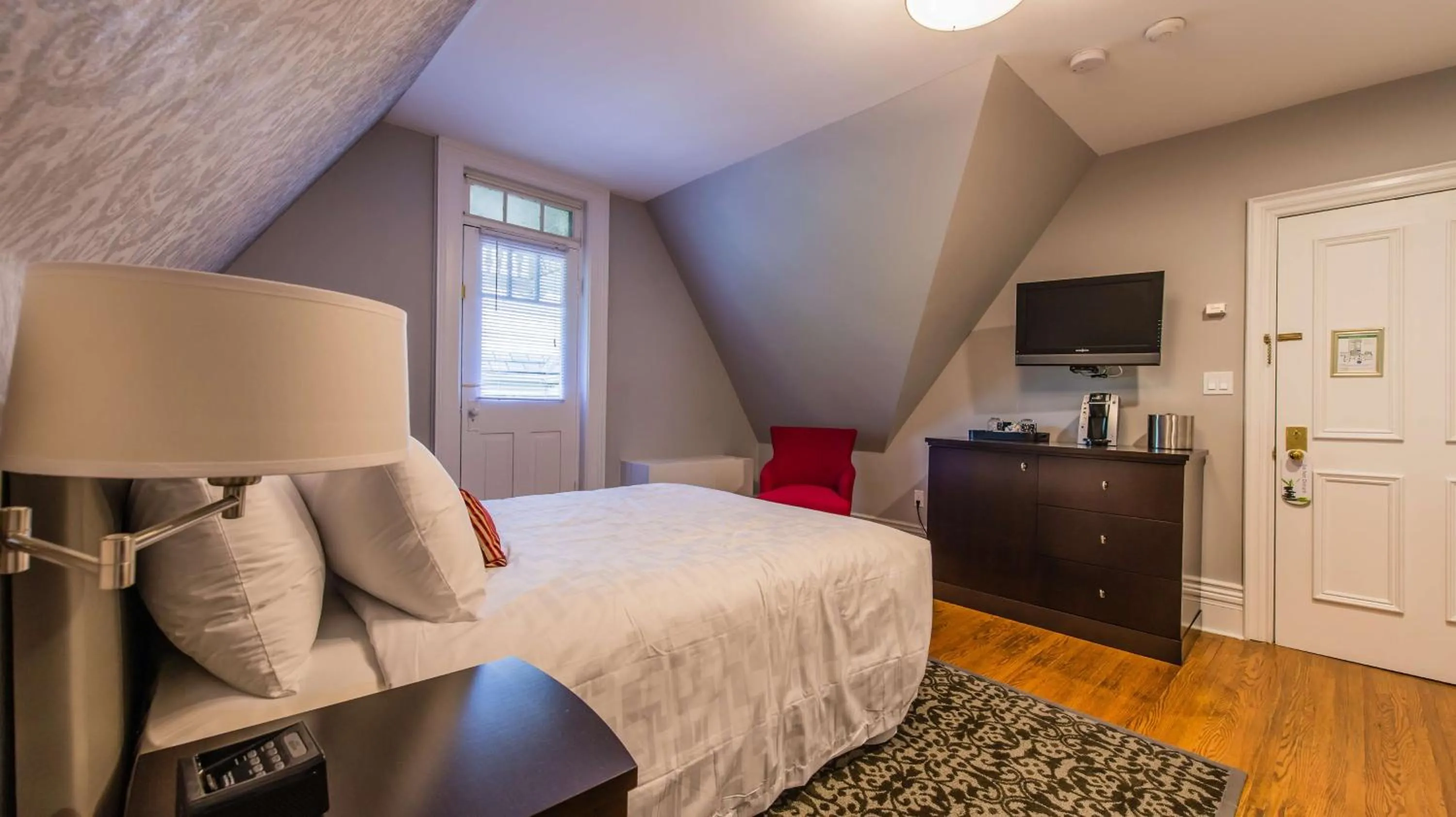 Bedroom, Bed in Idlewyld Inn & Spa