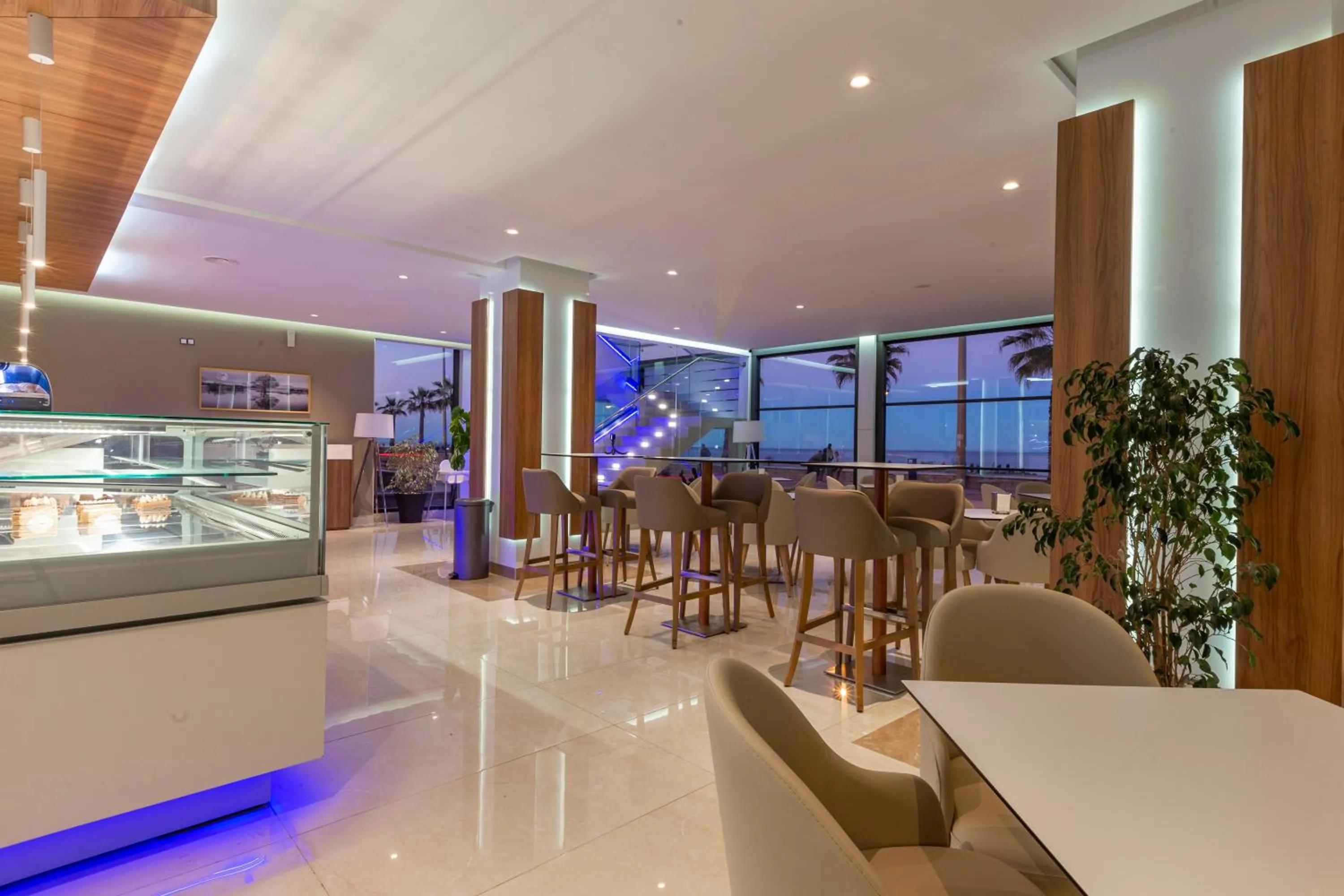 Restaurant/places to eat in Hotel Omeya