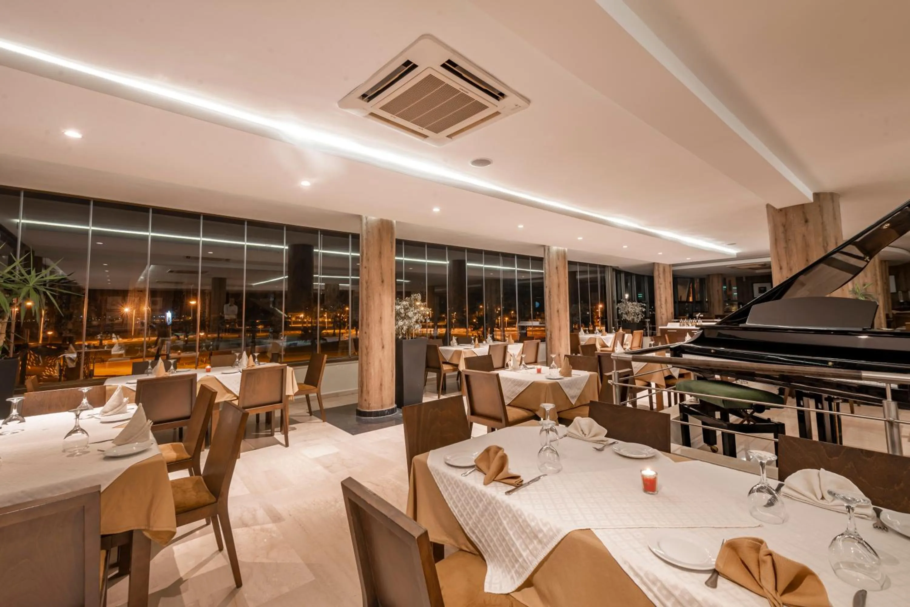 Restaurant/places to eat in Hotel Omeya