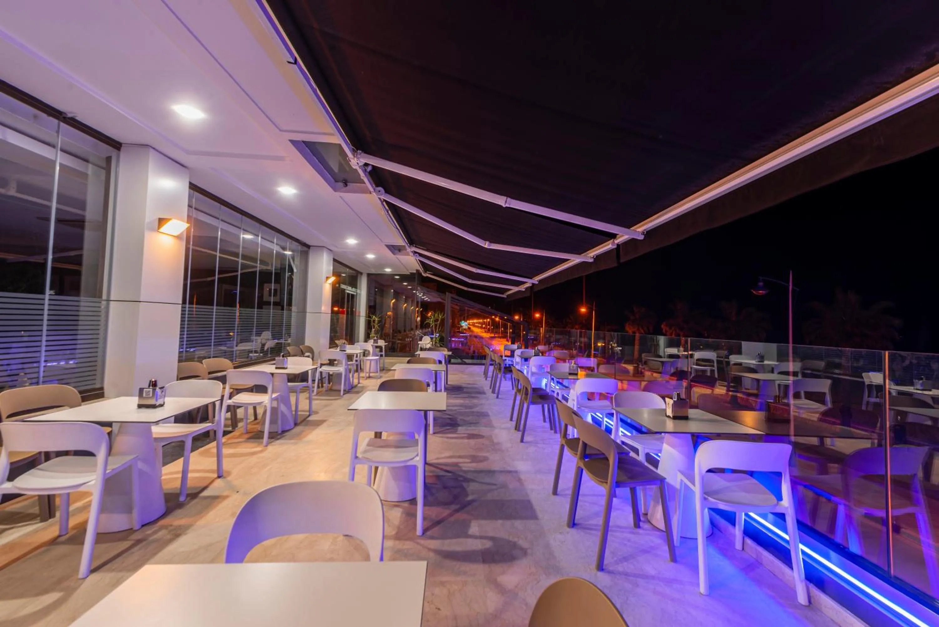 Restaurant/places to eat in Hotel Omeya