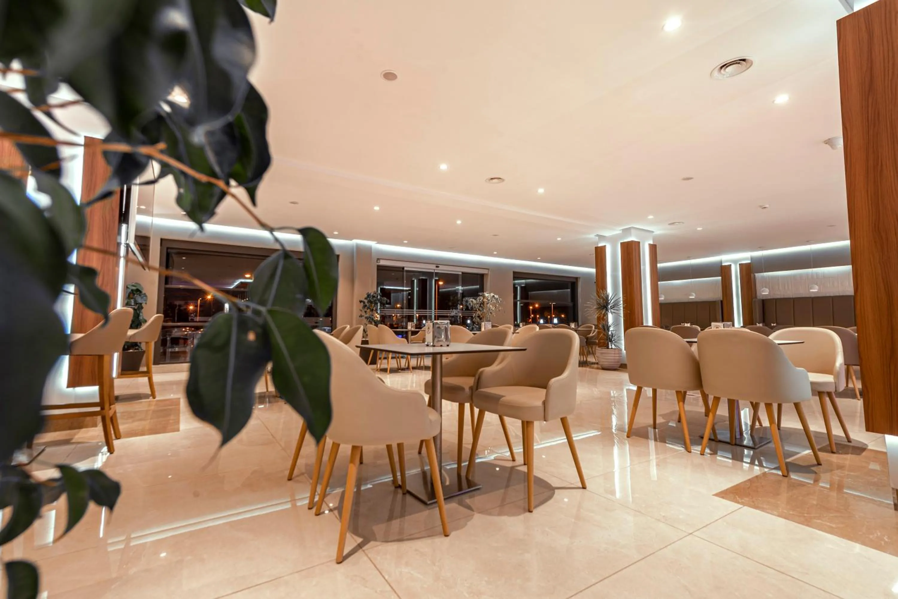 Restaurant/places to eat in Hotel Omeya