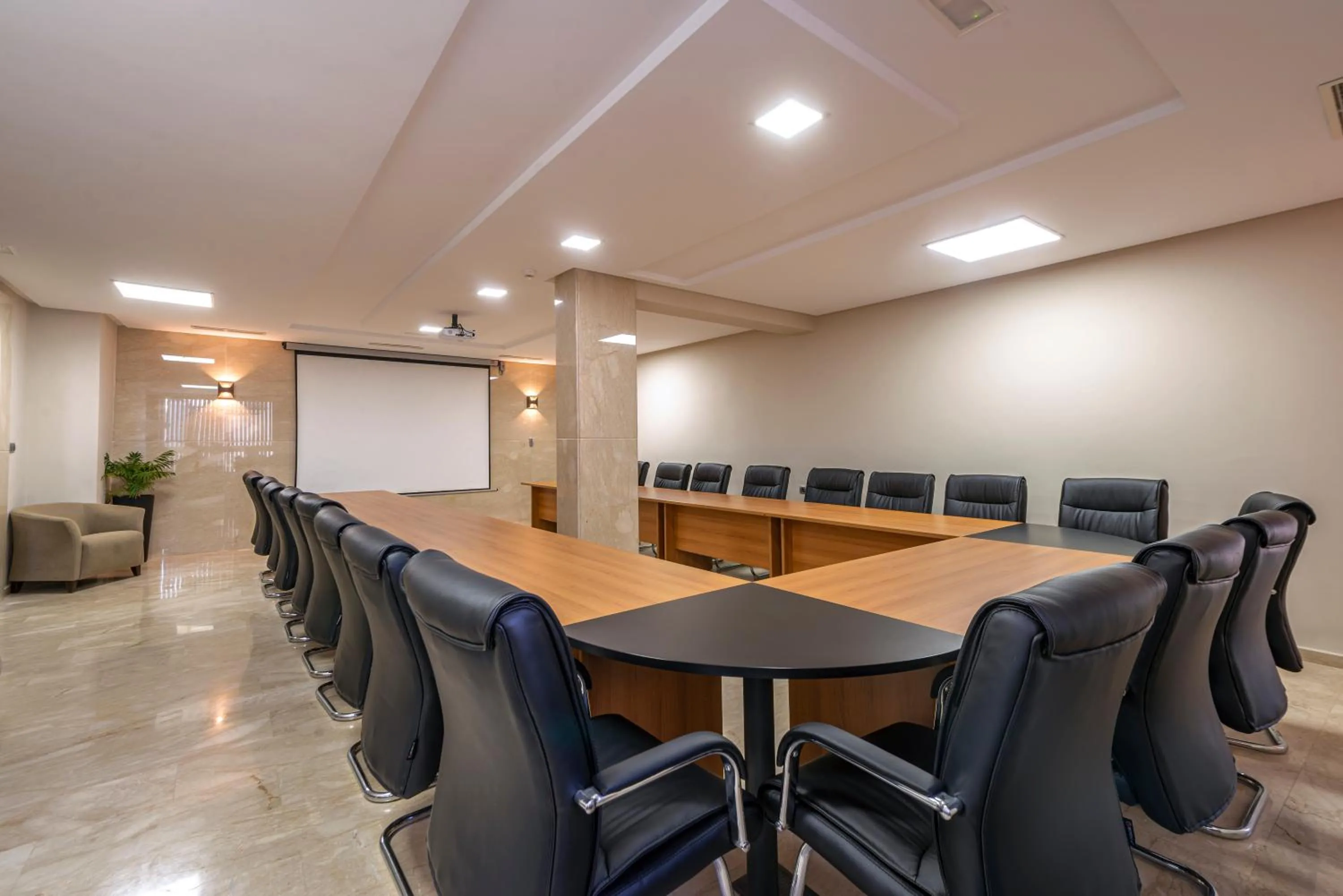 Business facilities in Hotel Omeya