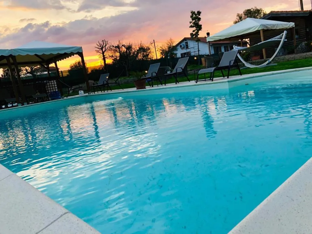 Swimming pool in Agriturismo Quercetelli