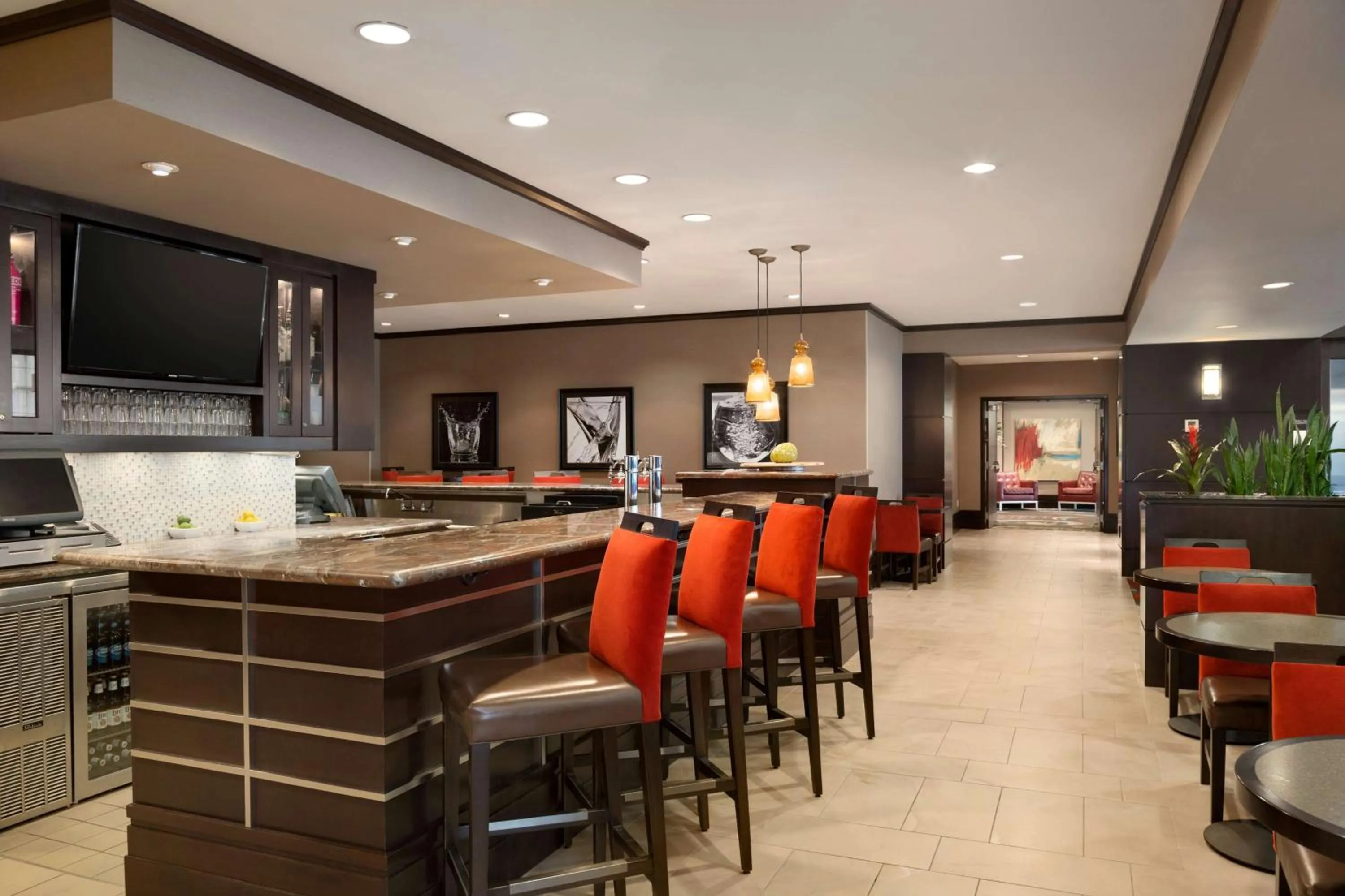 Lounge or bar in Hilton Garden Inn Houston NW America Plaza