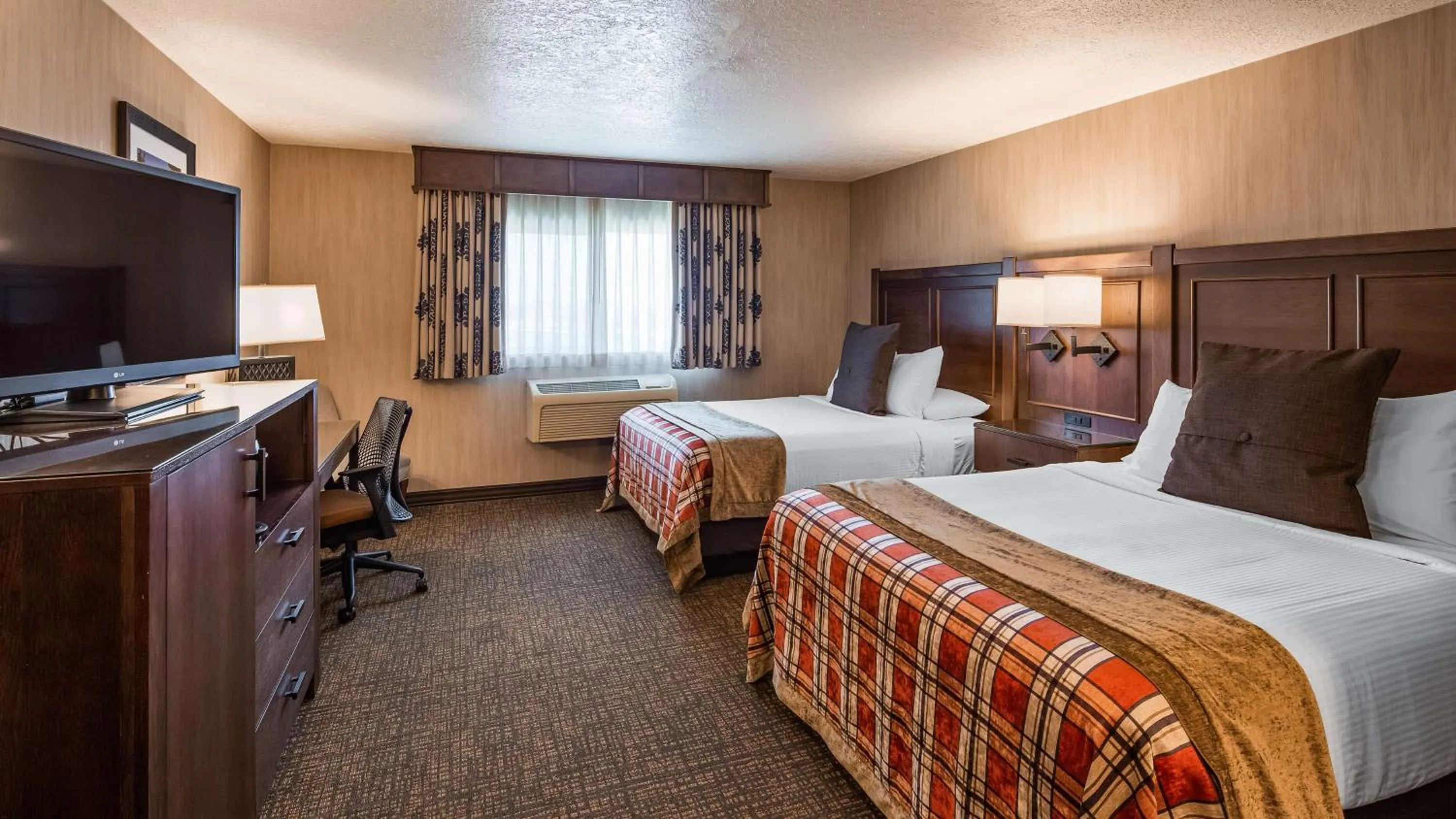Photo of the whole room, Bed in Best Western Plus Flathead Lake Inn and Suites